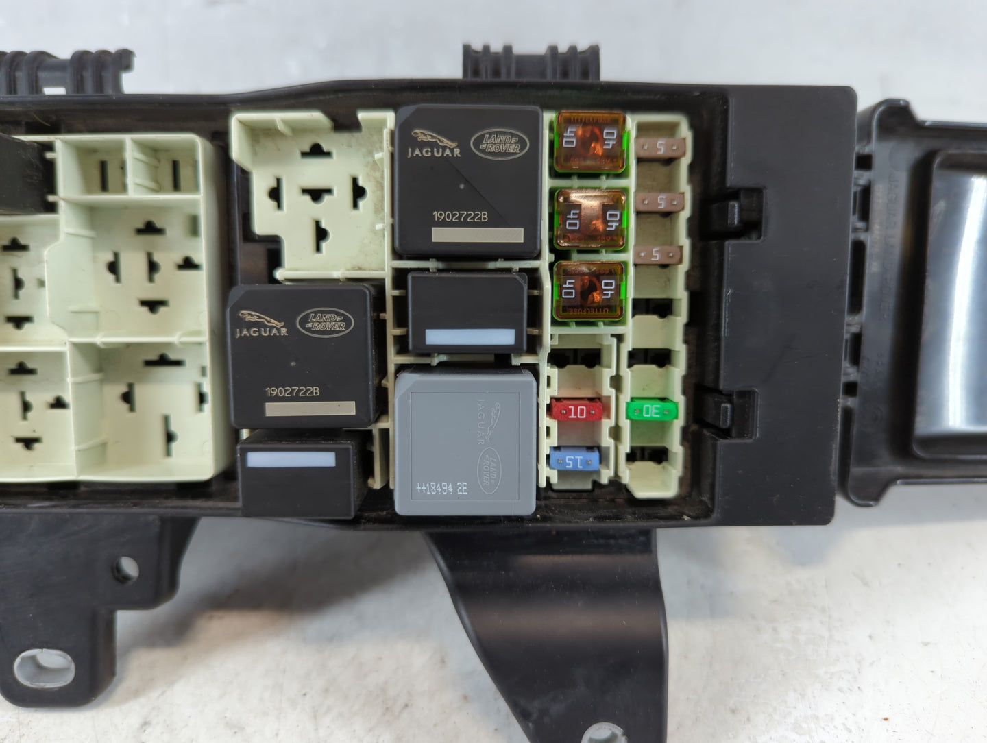 2019-2020 Jaguar F-Pace Fusebox Fuse Box Panel Relay Module P/N:GX73-14A076-AA Fits Fits 2019 2020 OEM Used Auto Parts - Oem