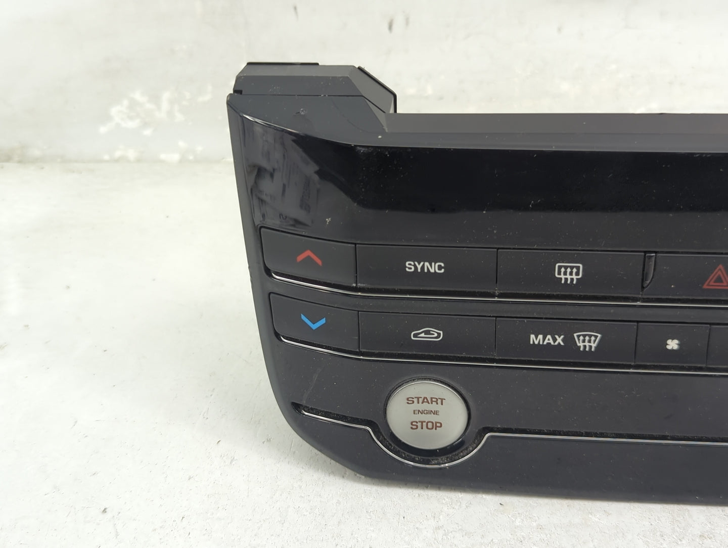 2019 Jaguar Xe Climate Control Module Temperature AC/Heater Replacement P/N:KX63-18C858-LB Fits OEM Used Auto Parts - Oemuse