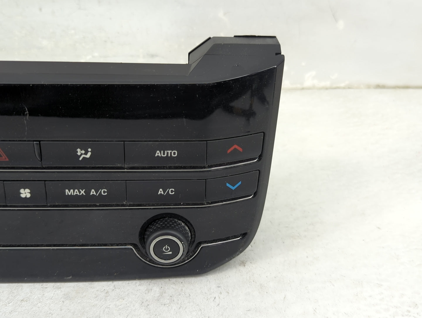 2019 Jaguar Xe Climate Control Module Temperature AC/Heater Replacement P/N:KX63-18C858-LB Fits OEM Used Auto Parts - Oemuse