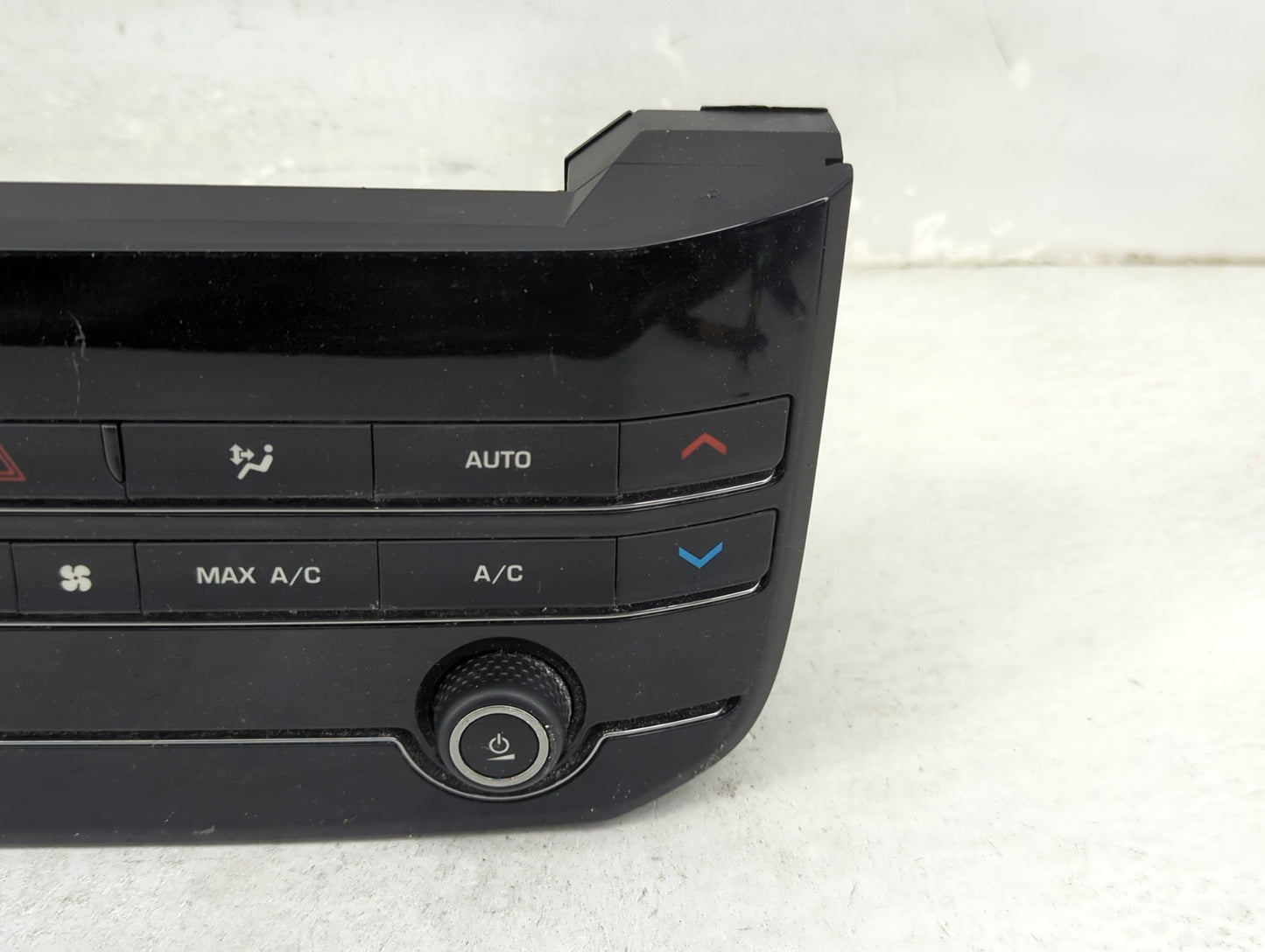 2019 Jaguar Xe Climate Control Module Temperature AC/Heater Replacement P/N:KX63-18C858-LB Fits OEM Used Auto Parts - Oemuse