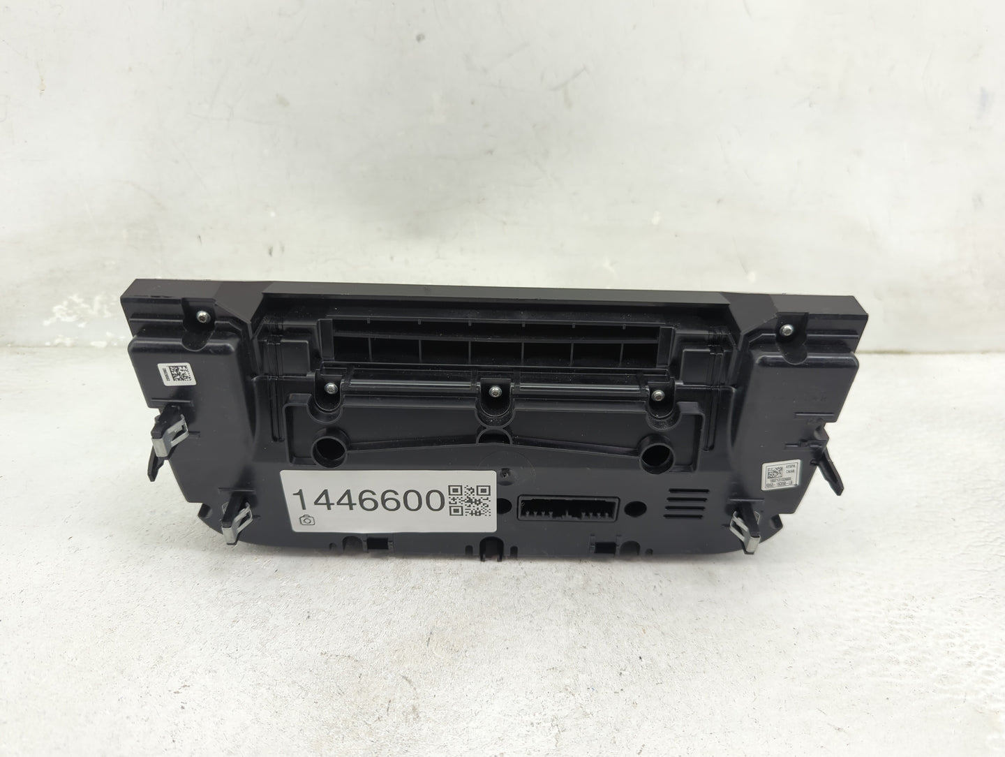 2019 Jaguar Xe Climate Control Module Temperature AC/Heater Replacement P/N:KX63-18C858-LB Fits OEM Used Auto Parts - Oemuse
