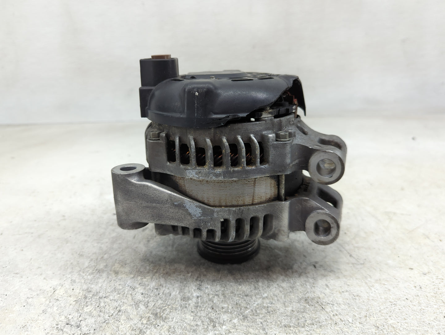 2019 Jaguar Xf Alternator Replacement Generator Charging Assembly Engine OEM P/N:104210-5363 Fits OEM Used Auto Parts - Oemu