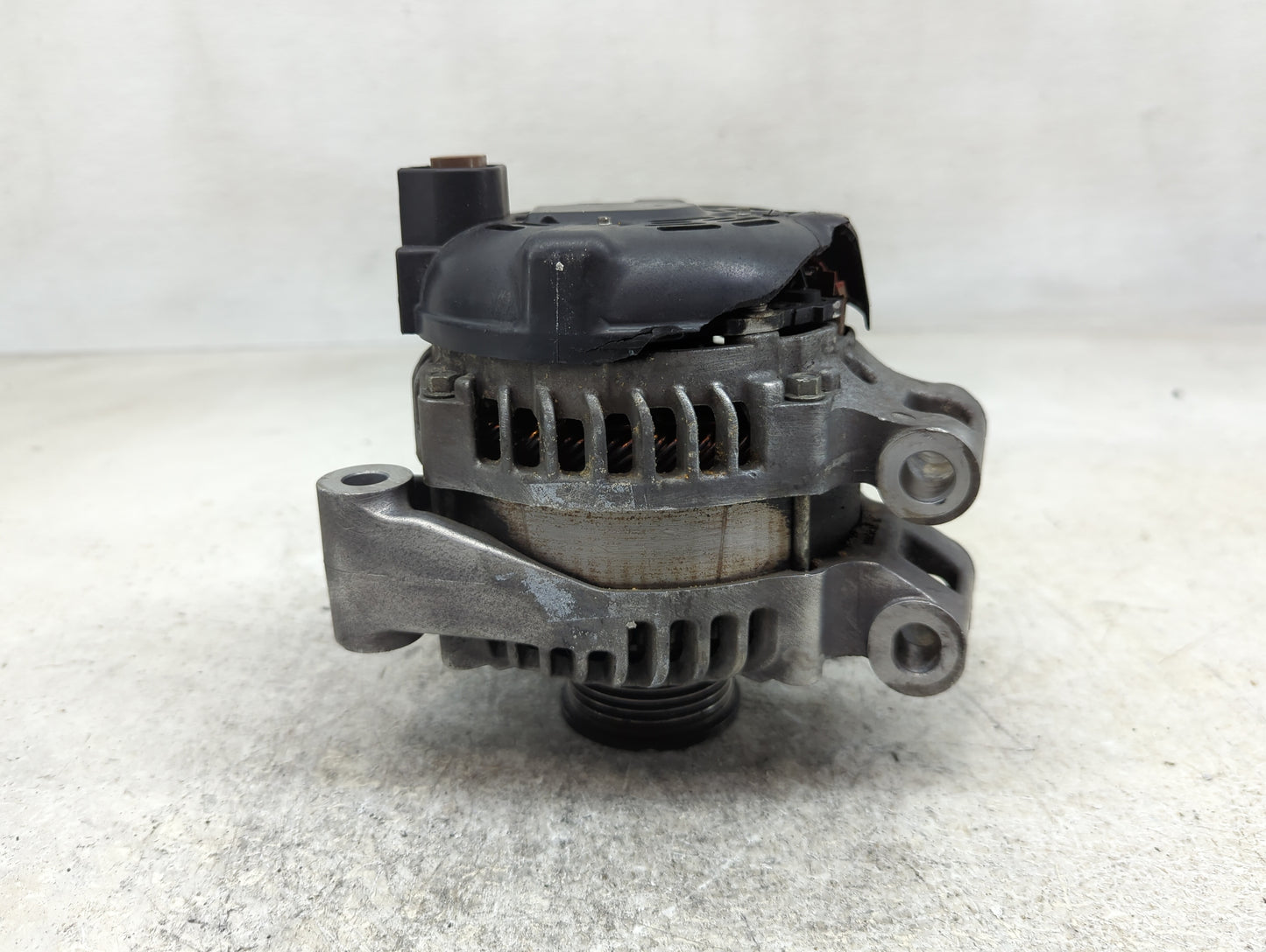 2019 Jaguar Xf Alternator Replacement Generator Charging Assembly Engine OEM P/N:104210-5363 Fits OEM Used Auto Parts - Oemu