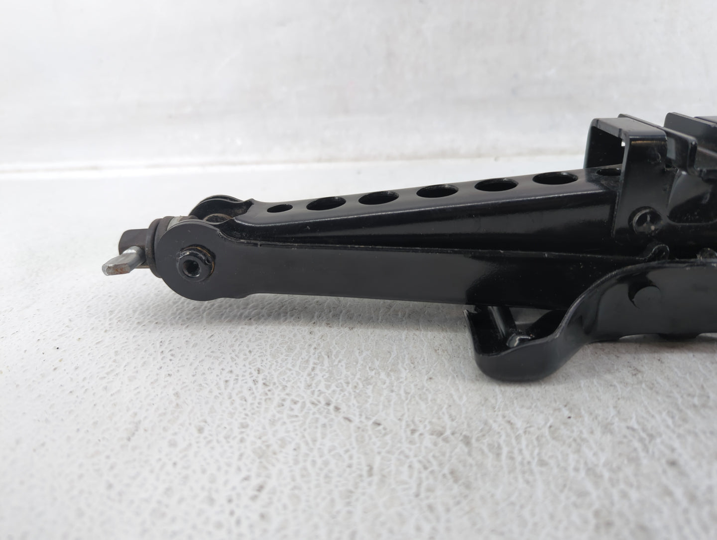 2019 Jaguar Xf Spare Scissor Car Jack 527245 - Oemusedautoparts1.com