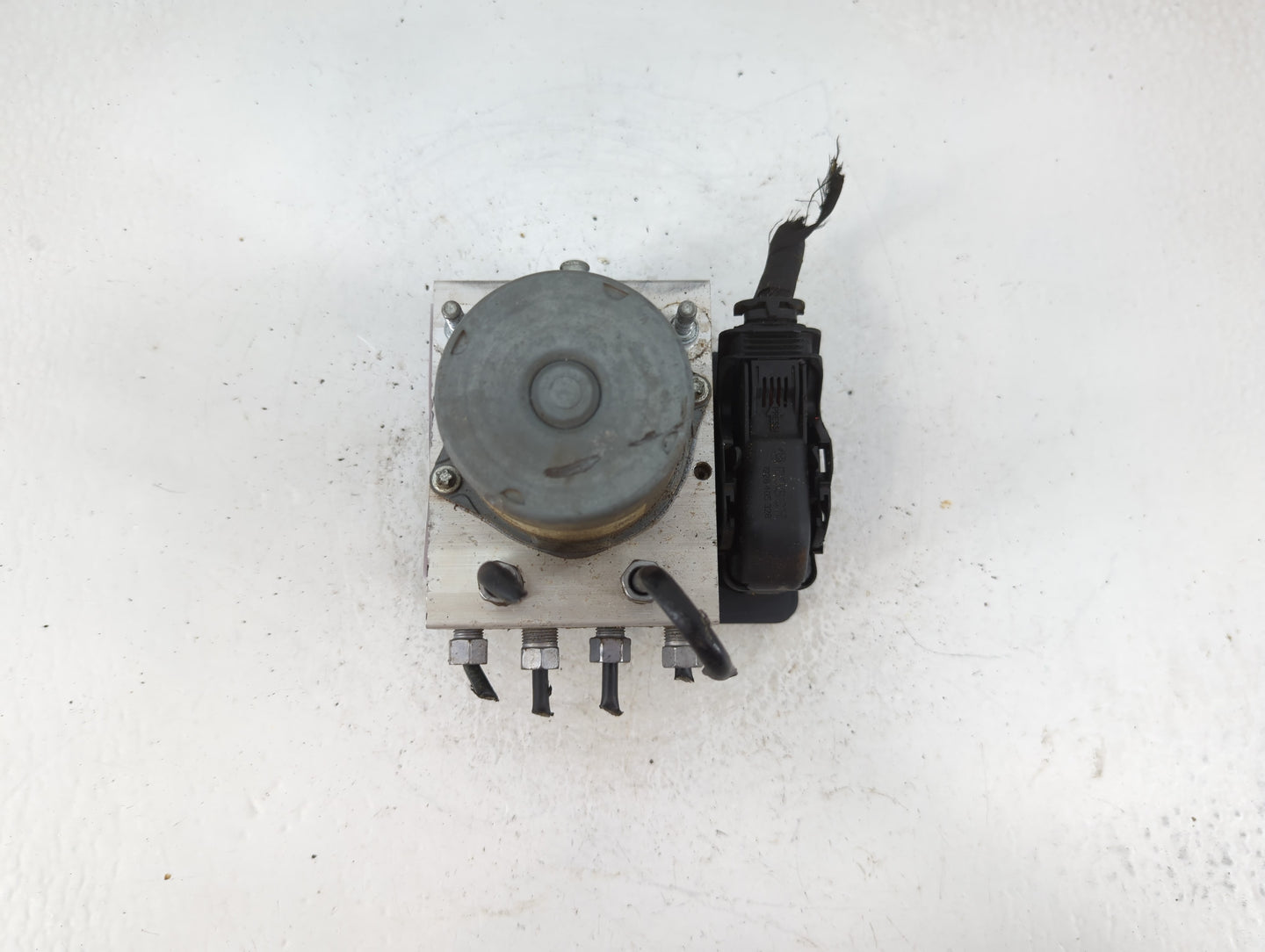 2019 Jeep Cherokee ABS Pump Control Module Replacement P/N:P68287910AF Fits OEM Used Auto Parts - Oemusedautoparts1.com