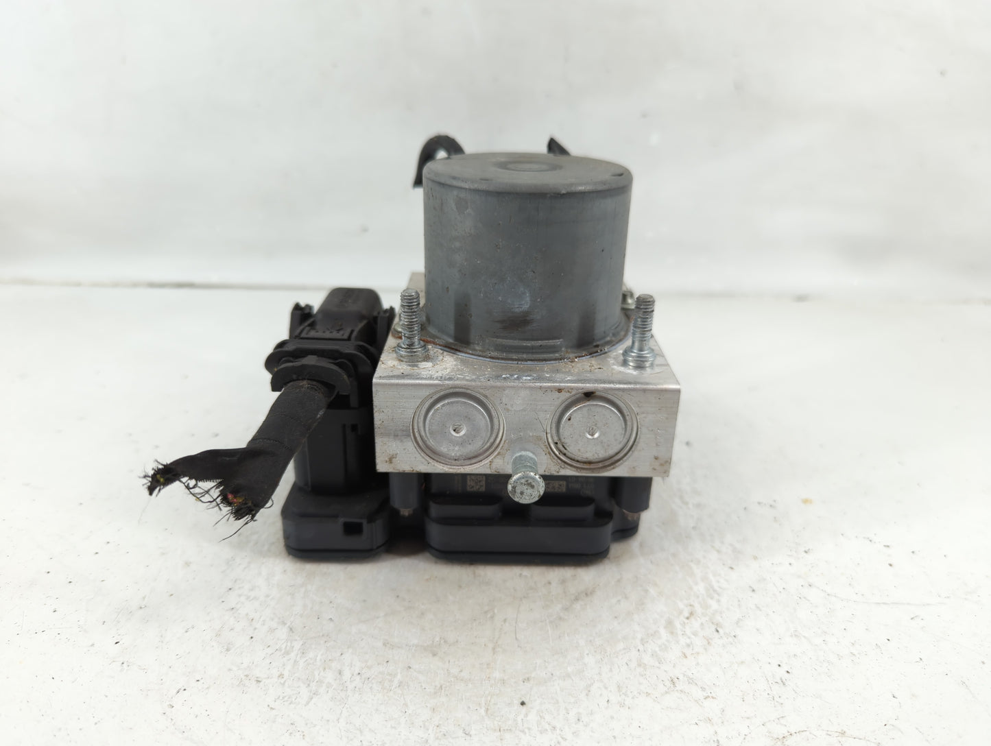 2019 Jeep Cherokee ABS Pump Control Module Replacement P/N:P68287910AF Fits OEM Used Auto Parts - Oemusedautoparts1.com