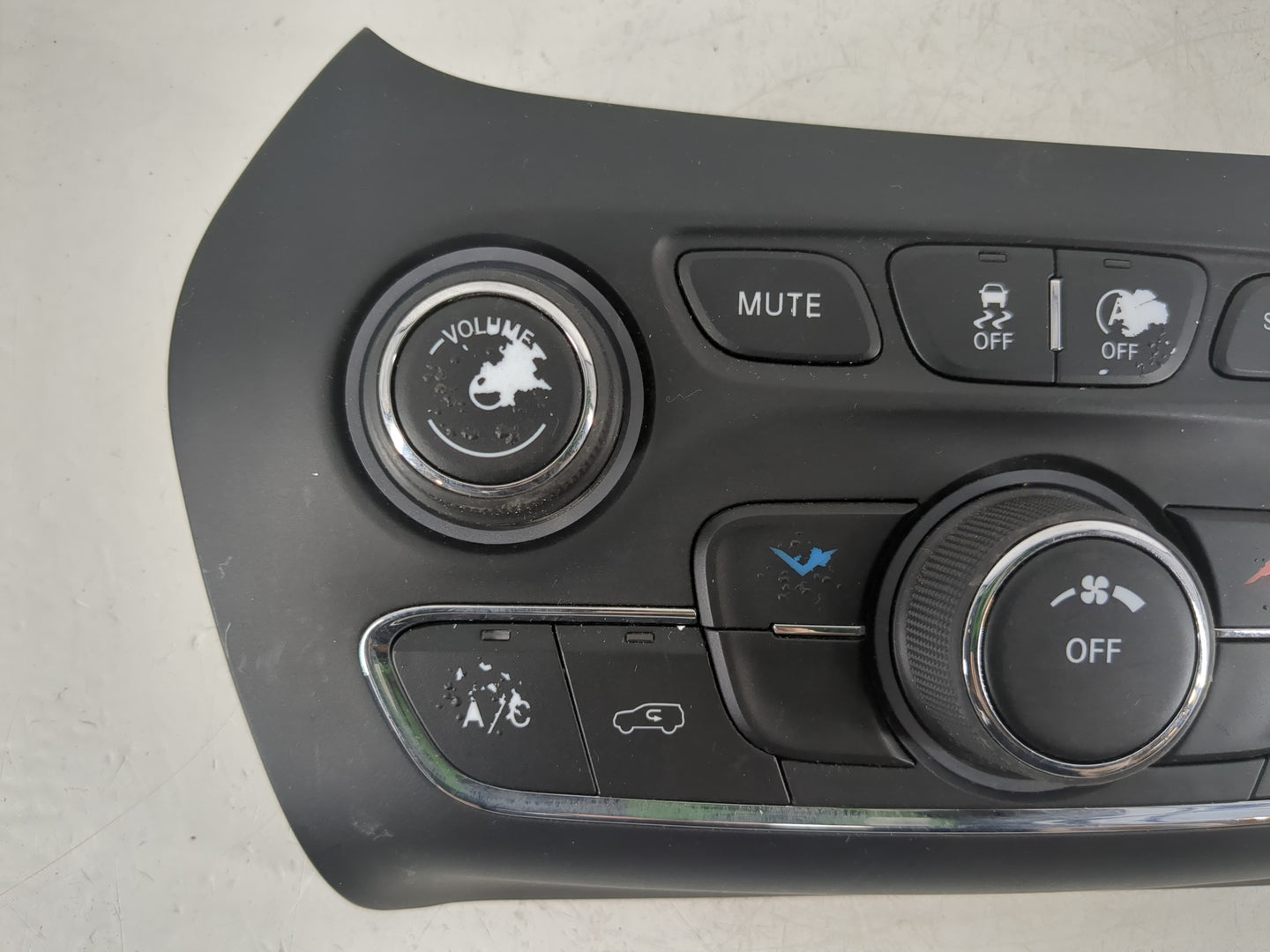 2019-2022 Jeep Cherokee Climate Control Module Temperature AC/Heater Replacement P/N:68285938AD Fits Fits 2019 2020 2021 202