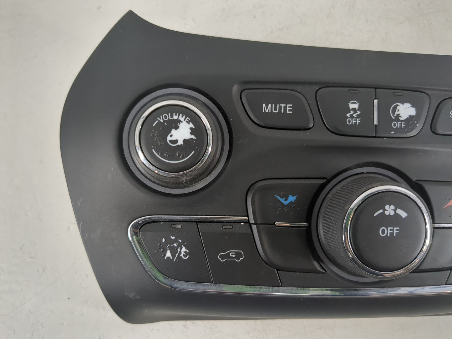 2019-2022 Jeep Cherokee Climate Control Module Temperature AC/Heater Replacement P/N:68285938AD Fits Fits 2019 2020 2021 202