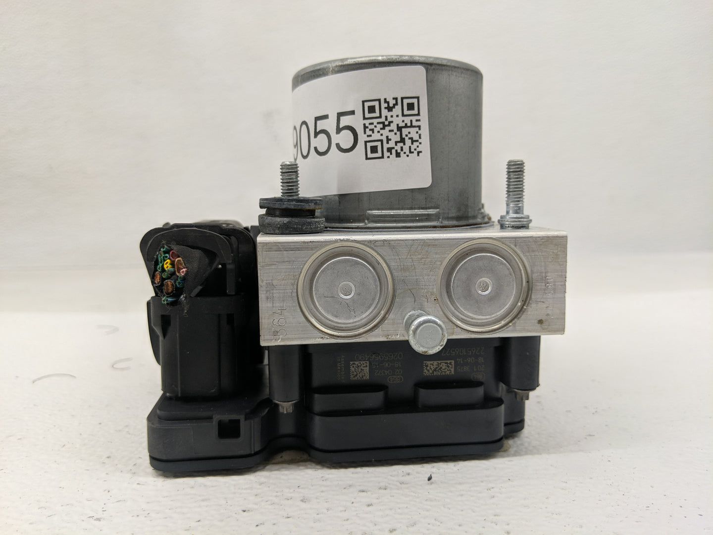2019 Jeep Cherokee ABS Pump Control Module Replacement P/N:P68287910AF Fits OEM Used Auto Parts - Oemusedautoparts1.com