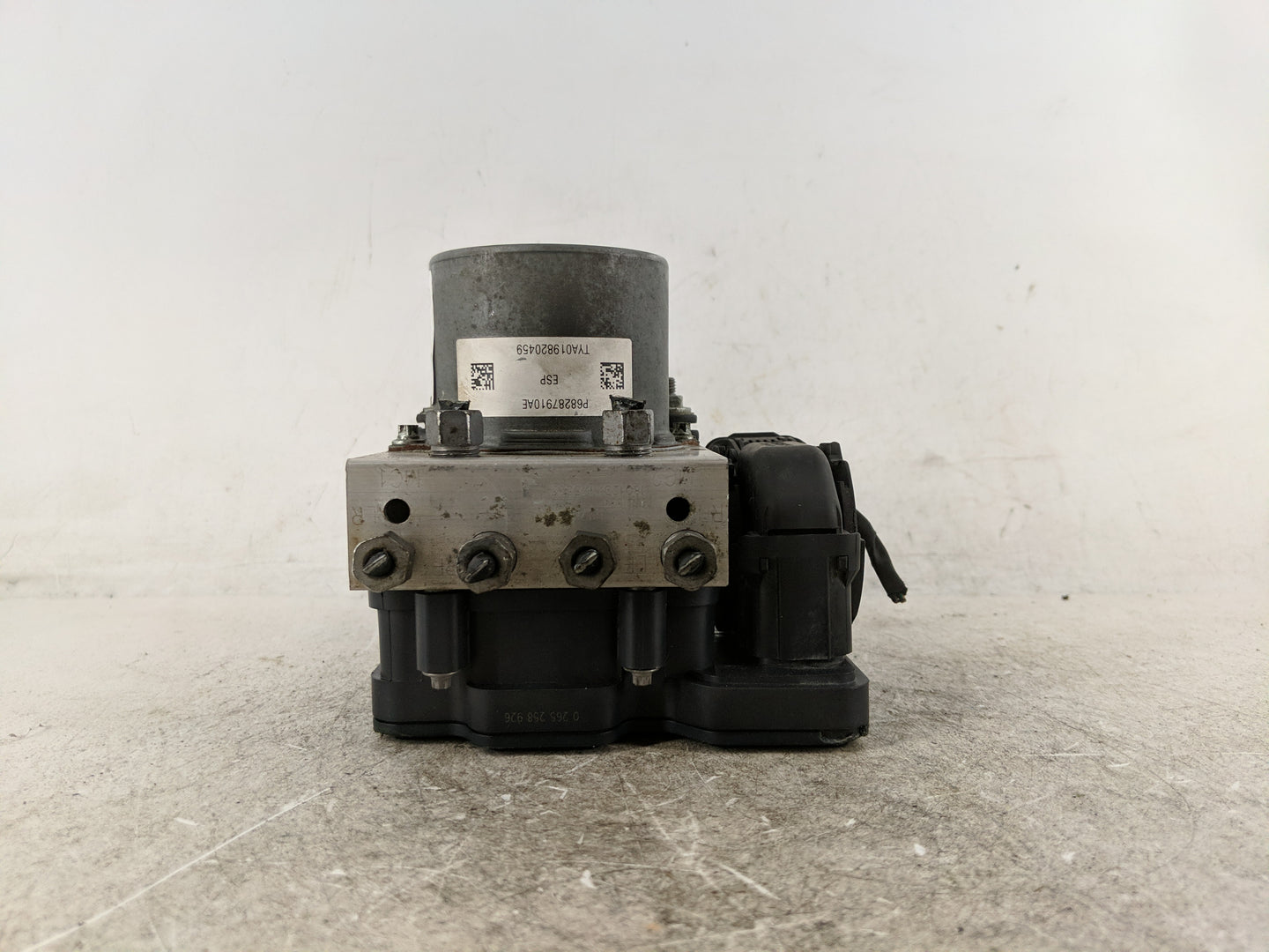 2019 Jeep Cherokee ABS Pump Control Module Replacement P/N:P68287910AE Fits OEM Used Auto Parts - Oemusedautoparts1.com