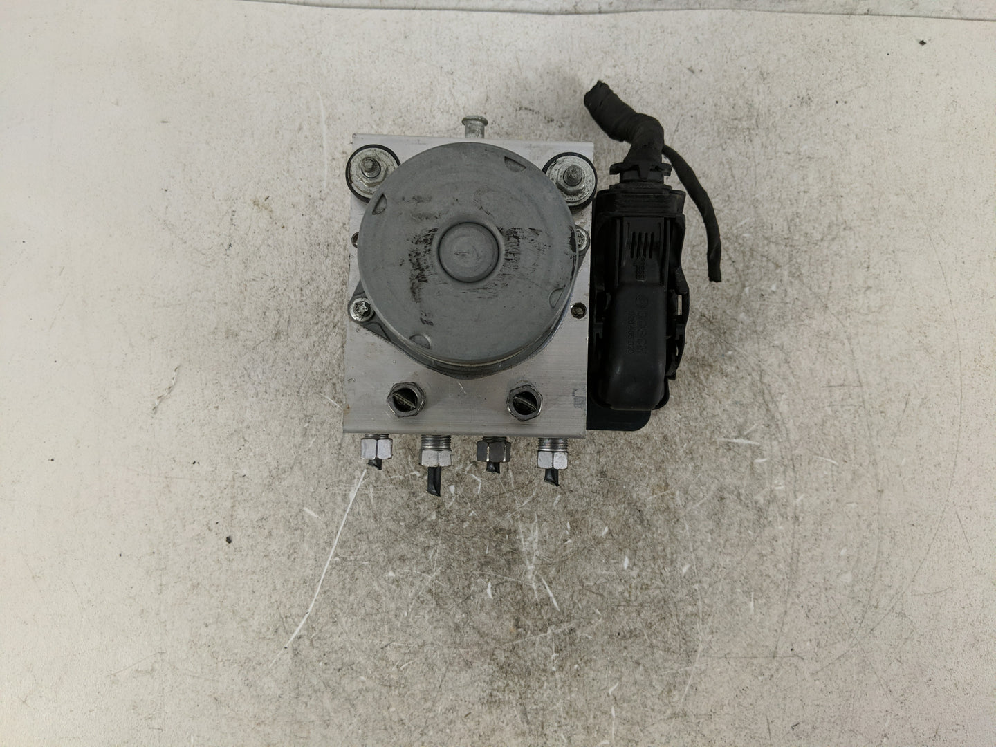 2019 Jeep Cherokee ABS Pump Control Module Replacement P/N:P68287910AE Fits OEM Used Auto Parts - Oemusedautoparts1.com