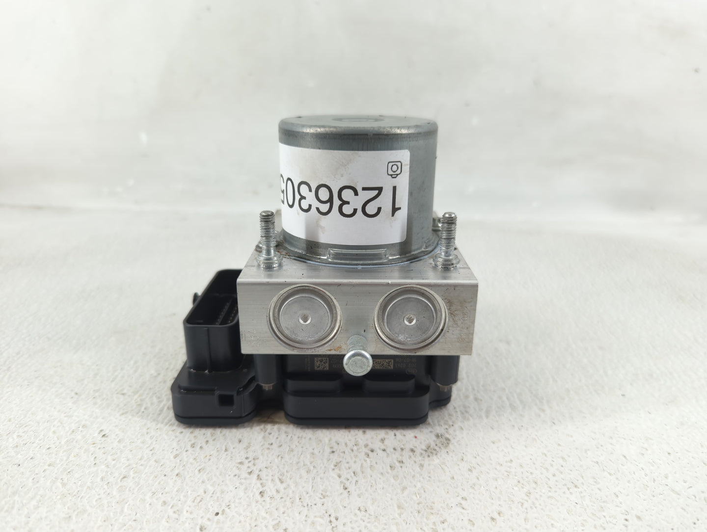 2019 Jeep Cherokee ABS Pump Control Module Replacement P/N:P68287912AG Fits OEM Used Auto Parts - Oemusedautoparts1.com