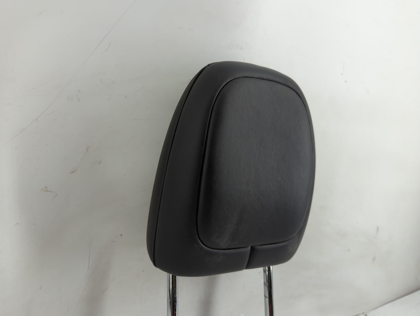 2019 Jeep Cherokee Headrest Head Rest Rear Seat Fits OEM Used Auto Parts - Oemusedautoparts1.com