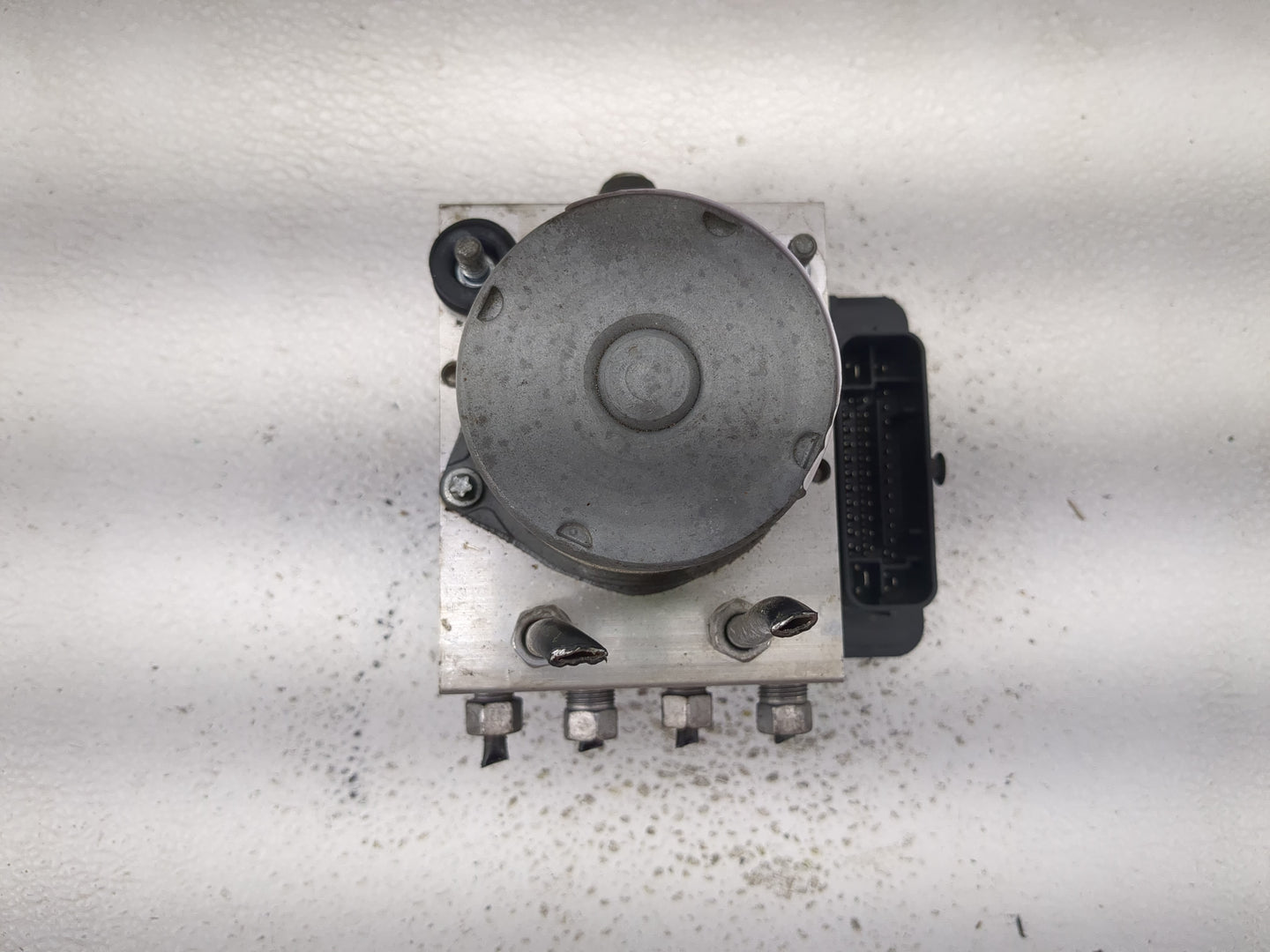 2019 Jeep Cherokee ABS Pump Control Module Replacement P/N:68293541AB Fits OEM Used Auto Parts - Oemusedautoparts1.com