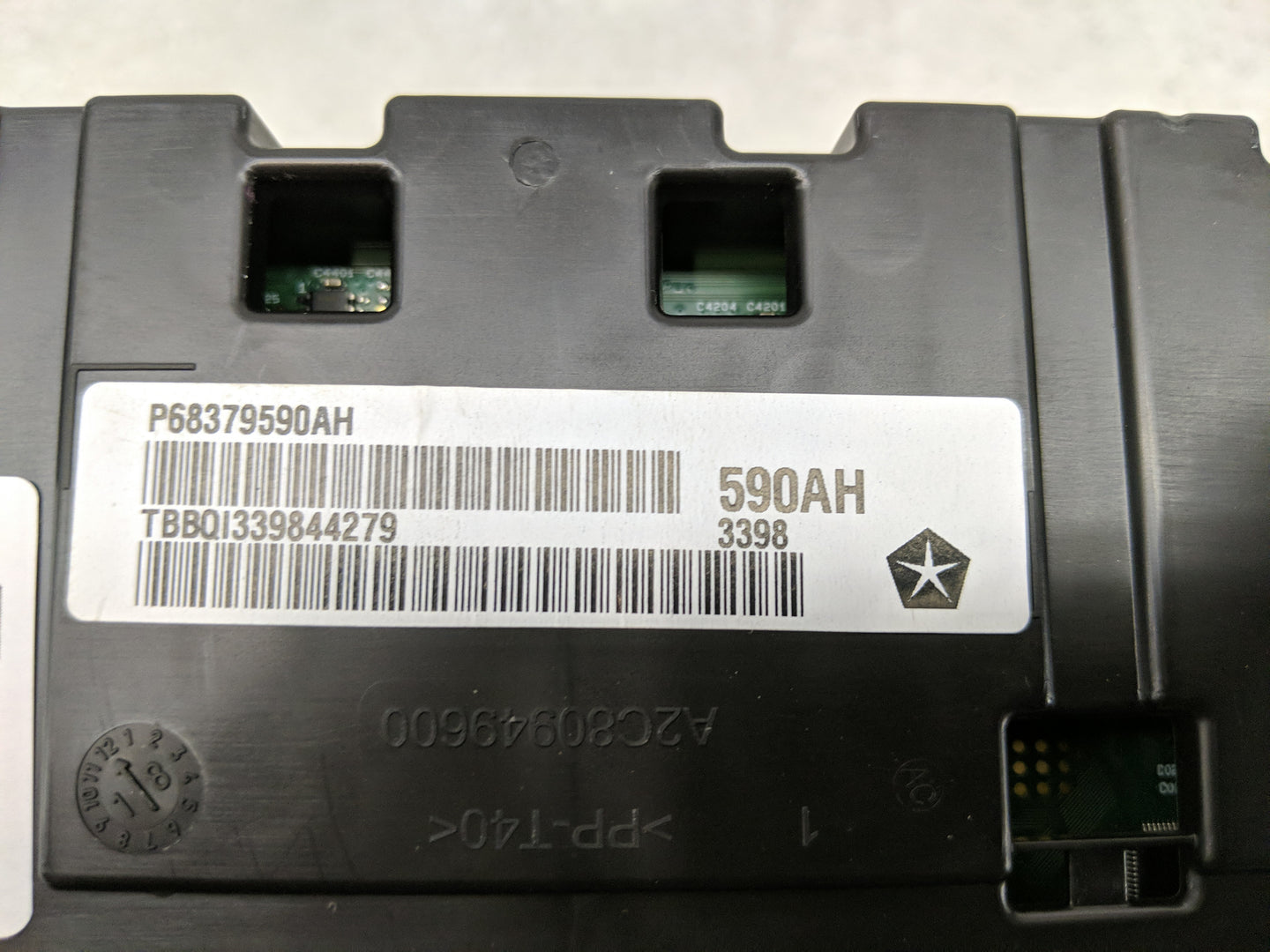 2019 Jeep Cherokee Instrument Cluster Speedometer Gauges P/N:P68379590AH Fits OEM Used Auto Parts - Oemusedautoparts1.com