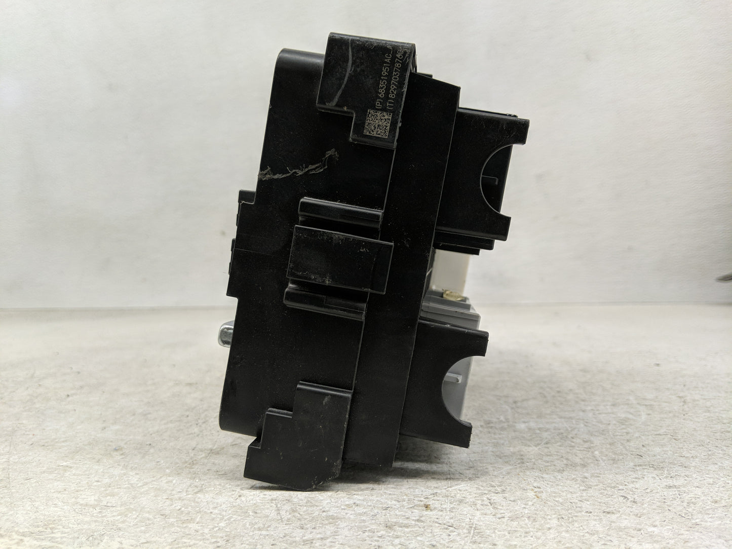 2019 Jeep Cherokee Fusebox Fuse Box Panel Relay Module P/N:68351951 AC Fits OEM Used Auto Parts - Oemusedautoparts1.com