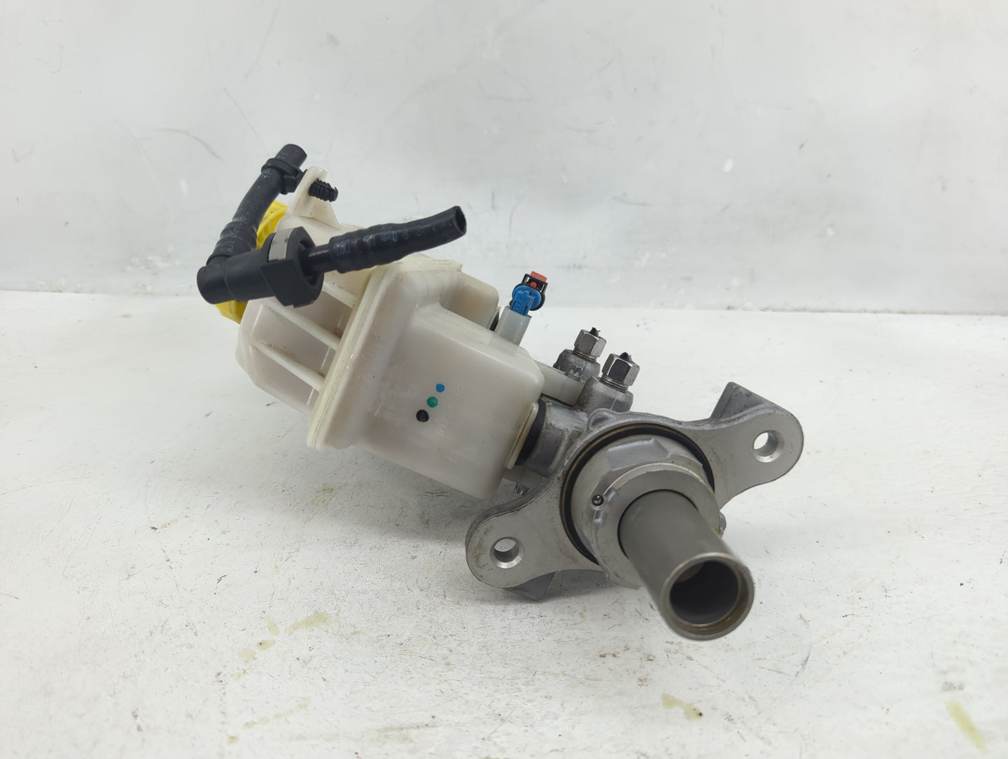 2019-2022 Jeep Cherokee Brake Master Cylinder - Oemusedautoparts1.com