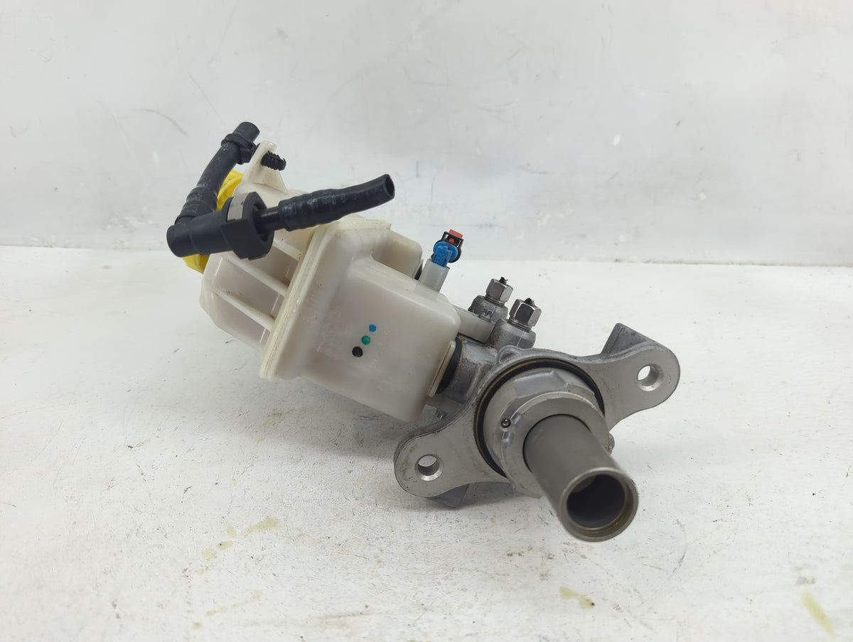 2019-2022 Jeep Cherokee Brake Master Cylinder 1376300 - Oemusedautoparts1.com