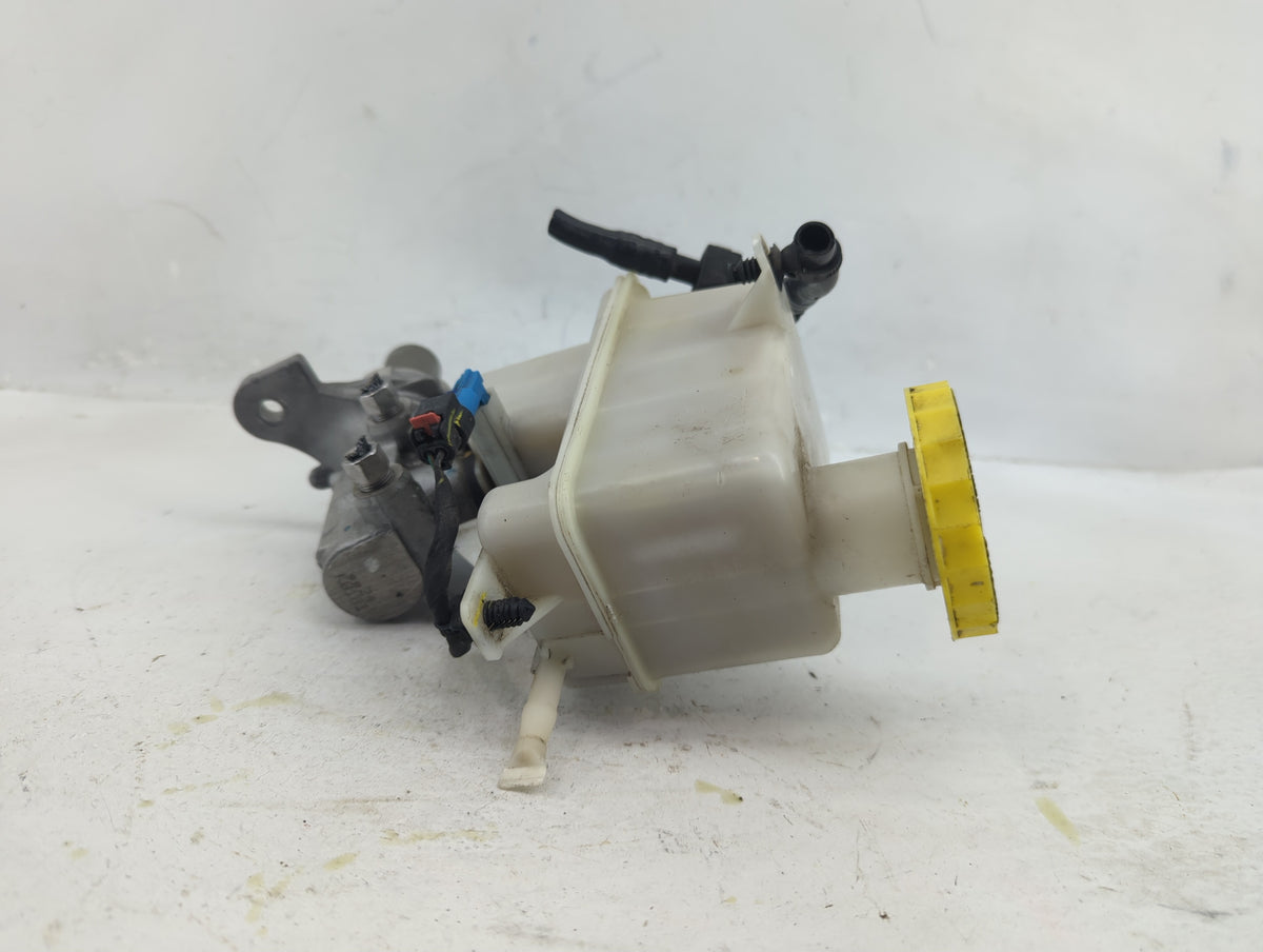 2019-2022 Jeep Cherokee Brake Master Cylinder 1376300 - Oemusedautoparts1.com