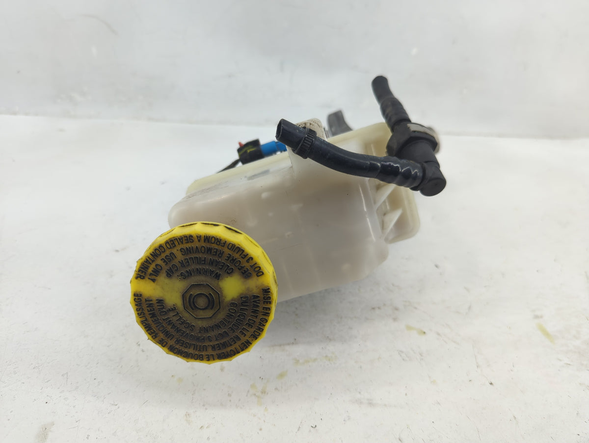 2019-2022 Jeep Cherokee Brake Master Cylinder 1376300 - Oemusedautoparts1.com