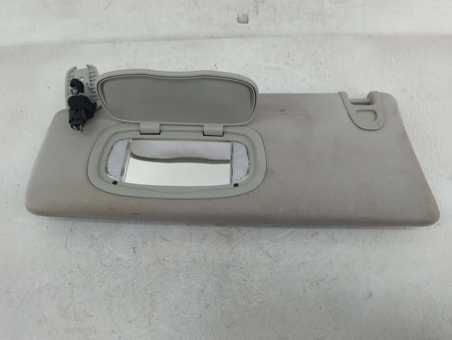 2019-2022 Jeep Cherokee Sun Visor Shade Replacement Driver Left Mirror Fits Fits 2019 2020 2021 2022 OEM Used Auto Parts - O