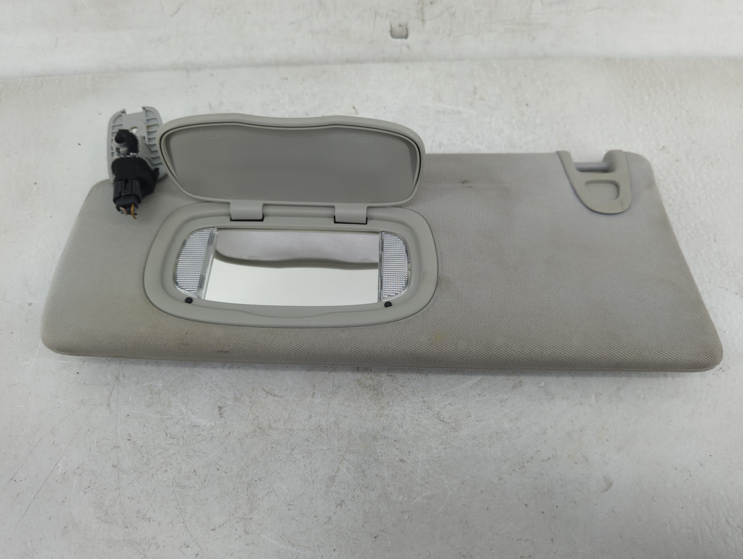 2019-2022 Jeep Cherokee Sun Visor Shade Replacement Driver Left Mirror Fits Fits 2019 2020 2021 2022 OEM Used Auto Parts - O