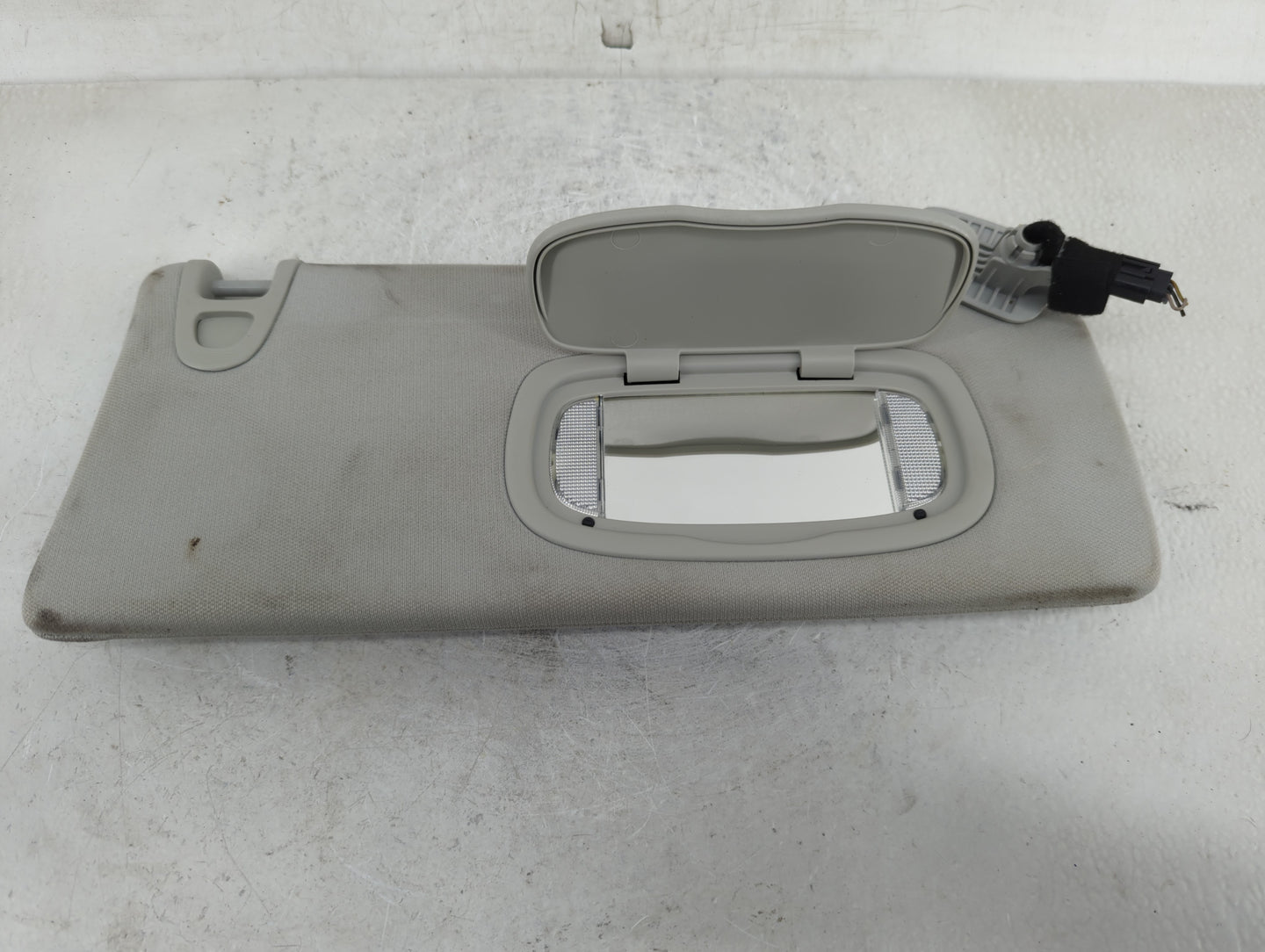 2019-2022 Jeep Cherokee Sun Visor Shade Replacement Passenger Right Mirror Fits Fits 2019 2020 2021 2022 OEM Used Auto Parts