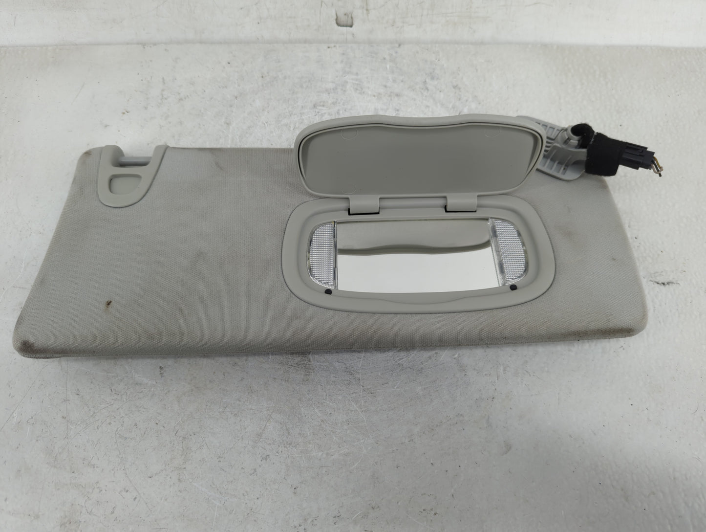 2019-2022 Jeep Cherokee Sun Visor Shade Replacement Passenger Right Mirror Fits Fits 2019 2020 2021 2022 OEM Used Auto Parts