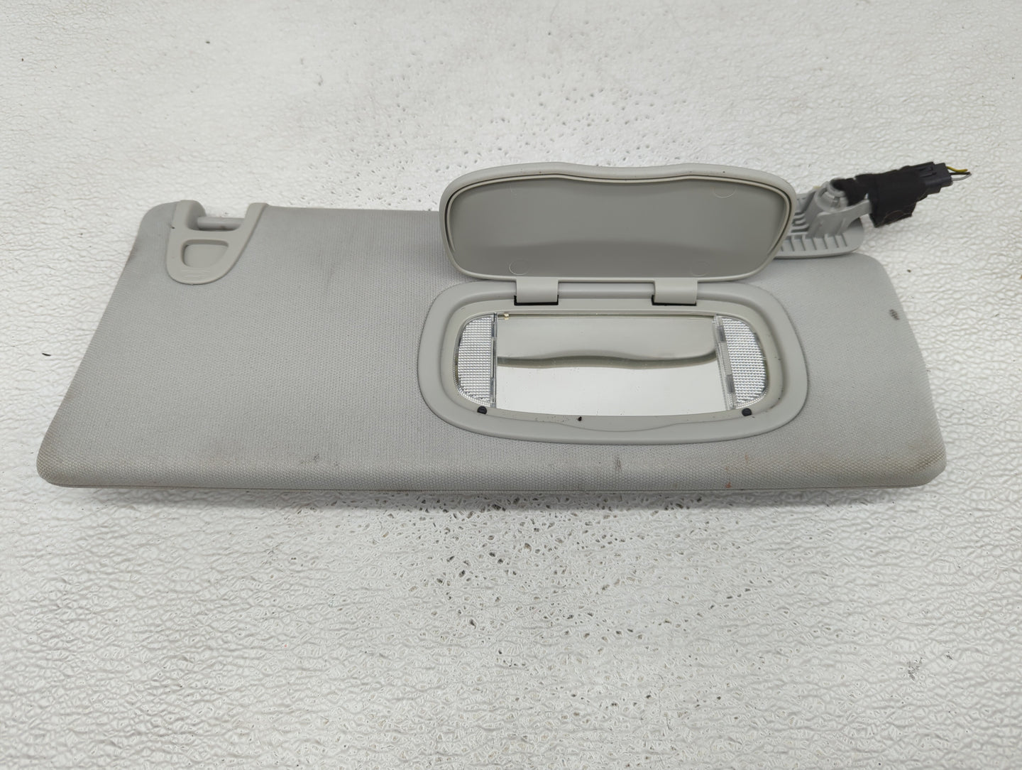 2019-2022 Jeep Cherokee Sun Visor Shade Replacement Passenger Right Mirror Fits Fits 2019 2020 2021 2022 OEM Used Auto Parts