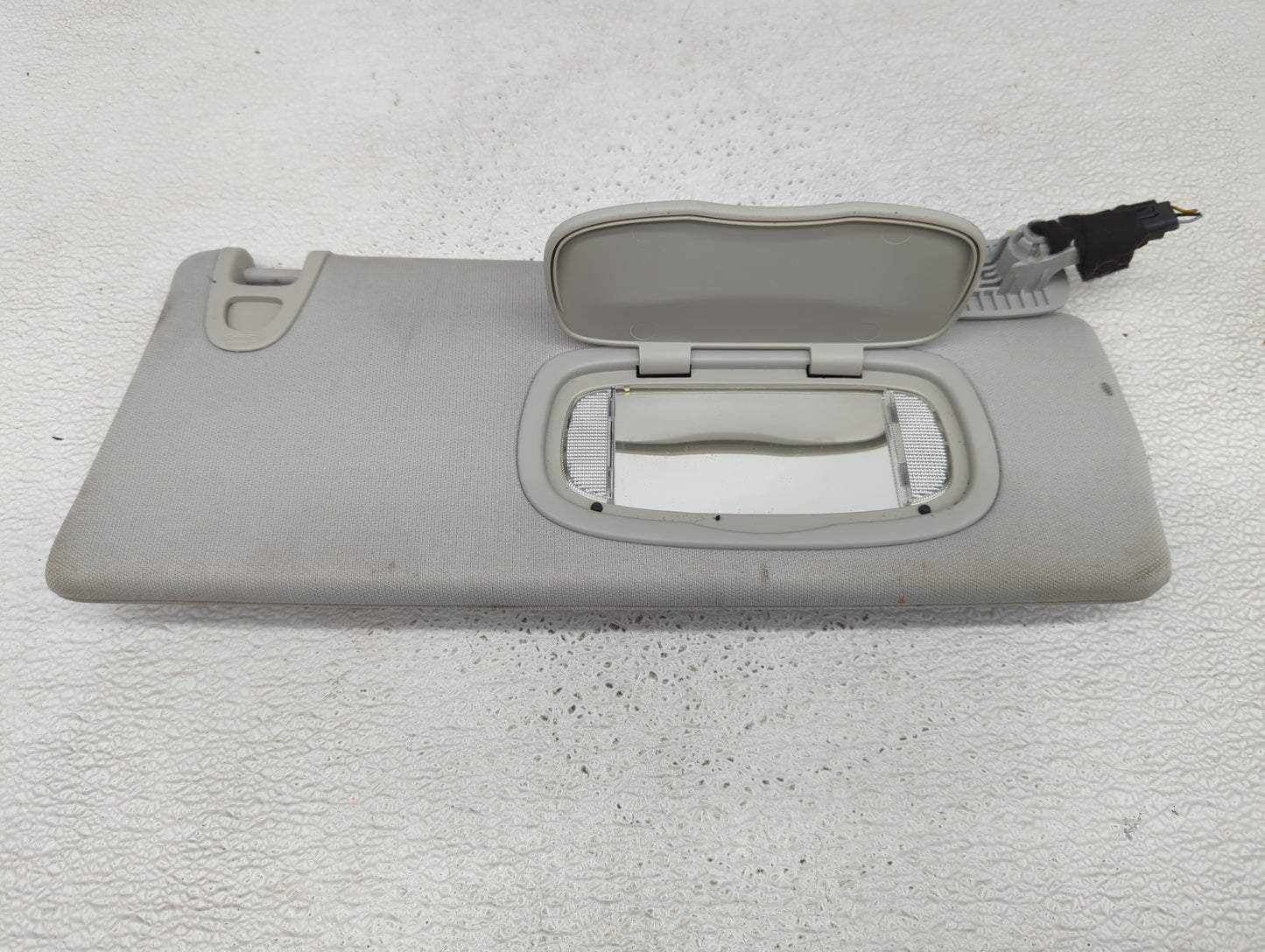 2019-2022 Jeep Cherokee Sun Visor Shade Replacement Passenger Right Mirror Fits Fits 2019 2020 2021 2022 OEM Used Auto Parts