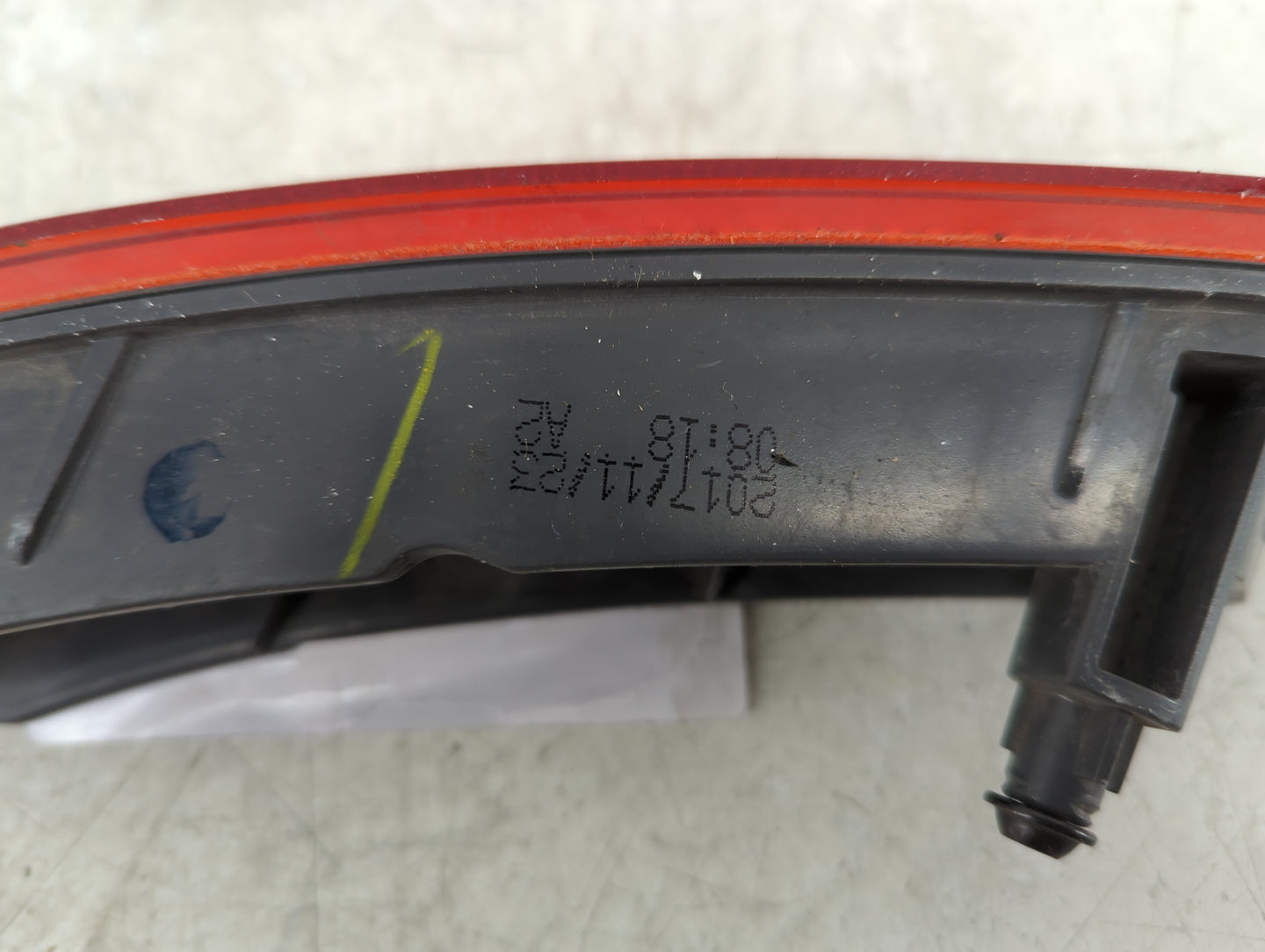 2019-2022 Jeep Cherokee Tail Light Assembly Passenger Right OEM P/N:68275962AC Fits Fits 2019 2020 2021 2022 OEM Used Auto P