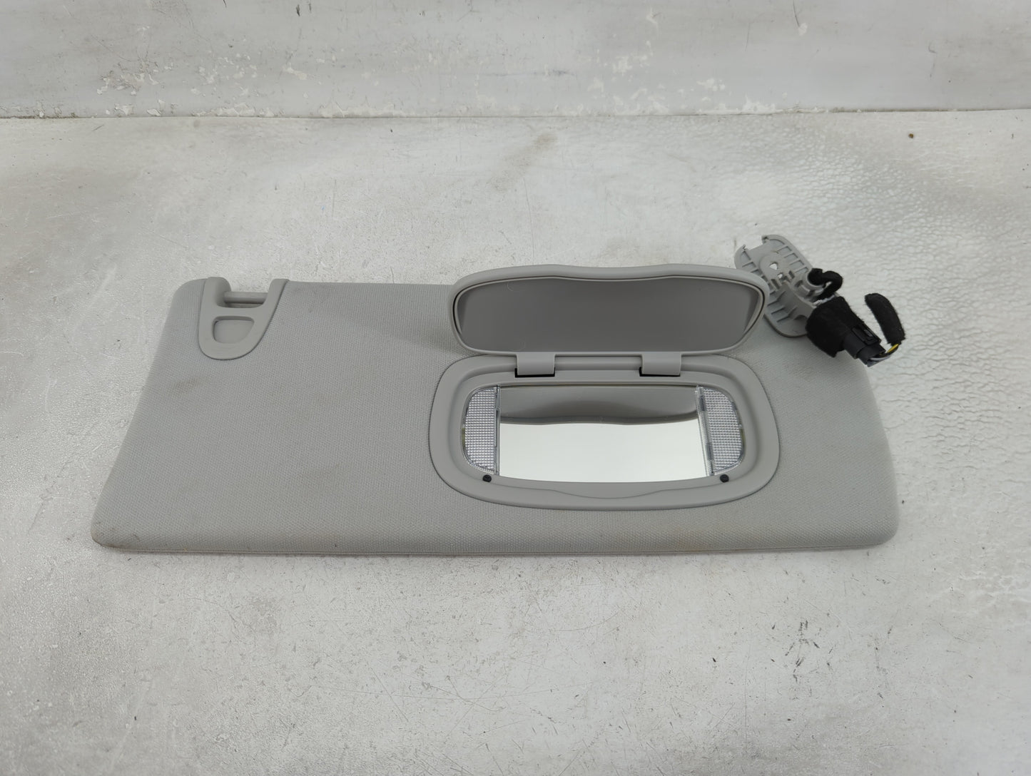 2019-2022 Jeep Cherokee Sun Visor Shade Replacement Passenger Right Mirror Fits Fits 2019 2020 2021 2022 OEM Used Auto Parts