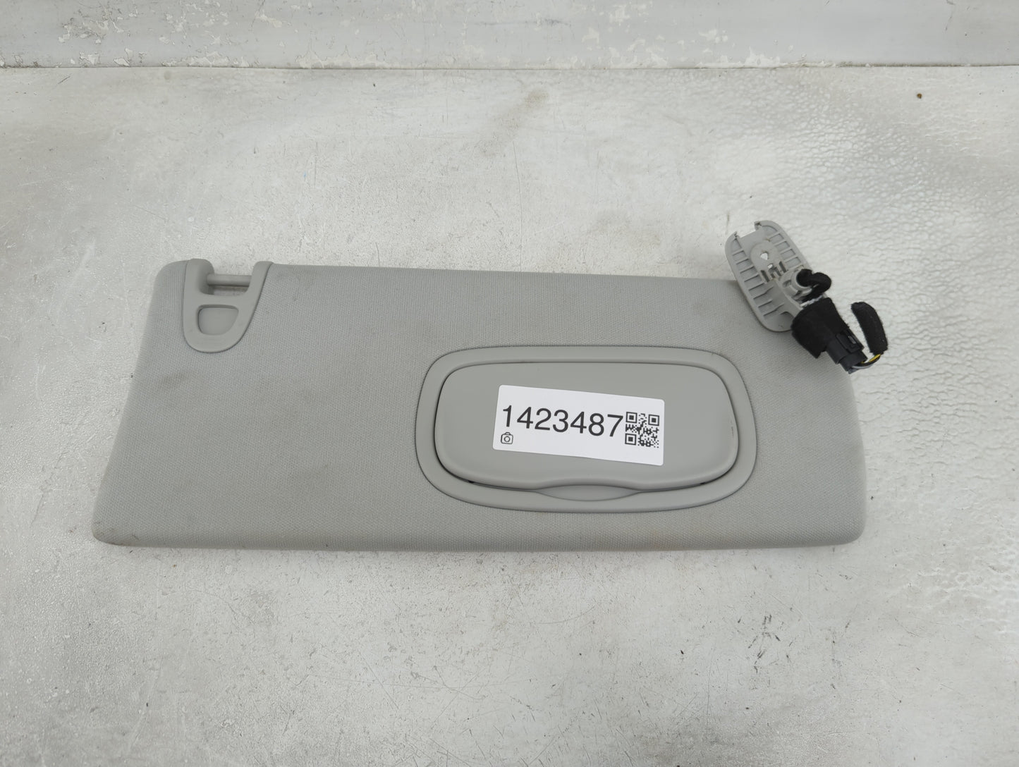 2019-2022 Jeep Cherokee Sun Visor Shade Replacement Passenger Right Mirror Fits Fits 2019 2020 2021 2022 OEM Used Auto Parts