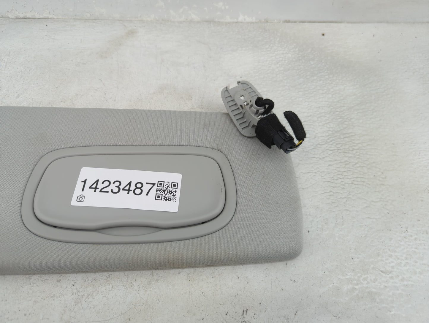2019-2022 Jeep Cherokee Sun Visor Shade Replacement Passenger Right Mirror Fits Fits 2019 2020 2021 2022 OEM Used Auto Parts