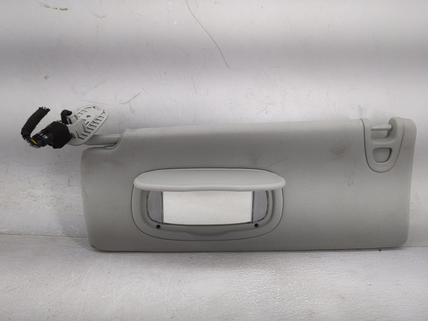 2019-2022 Jeep Cherokee Sun Visor Shade Replacement Driver Left Mirror Fits Fits 2019 2020 2021 2022 OEM Used Auto Parts - O