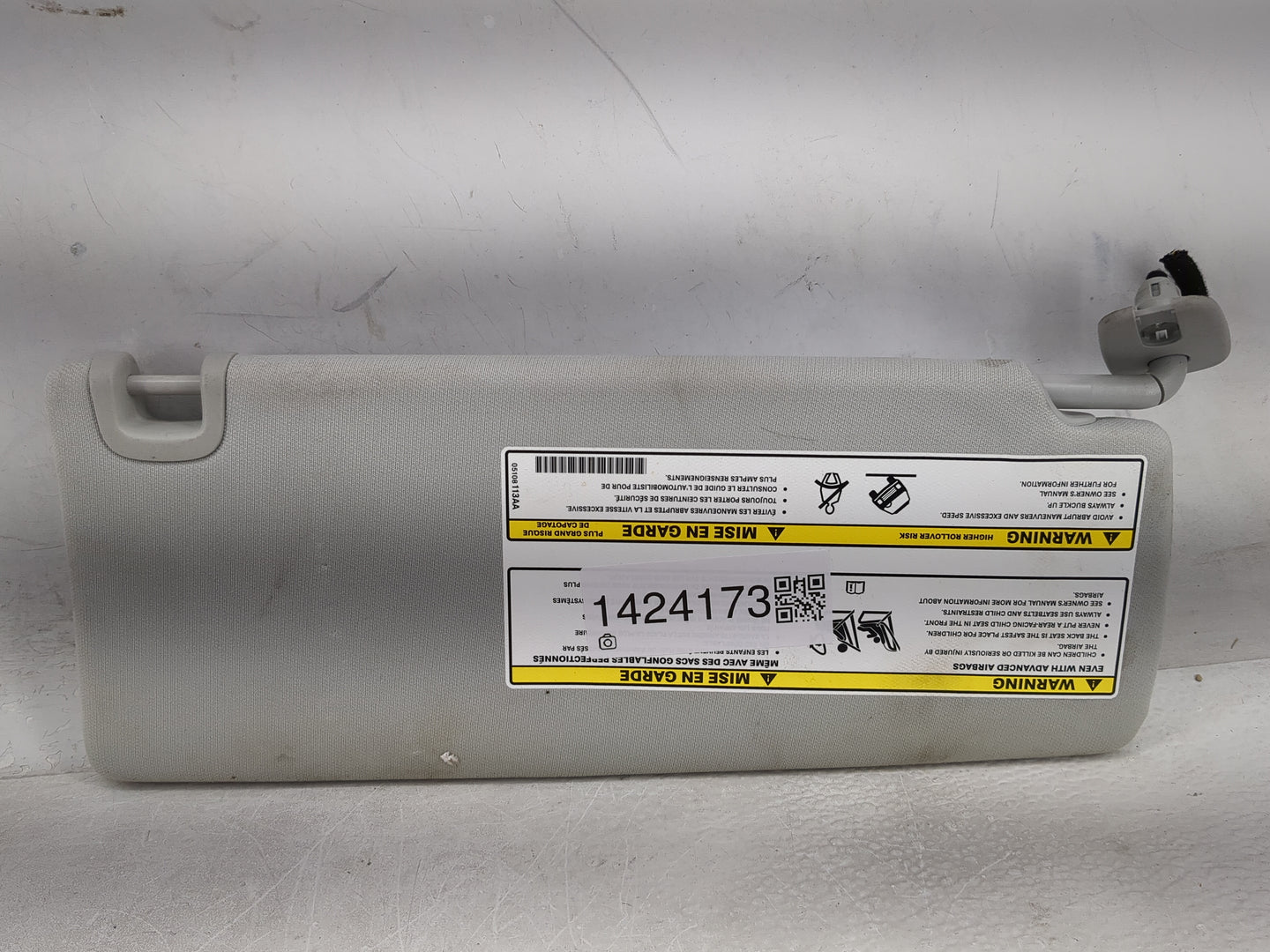 2019-2022 Jeep Cherokee Sun Visor Shade Replacement Driver Left Mirror Fits Fits 2019 2020 2021 2022 OEM Used Auto Parts - O