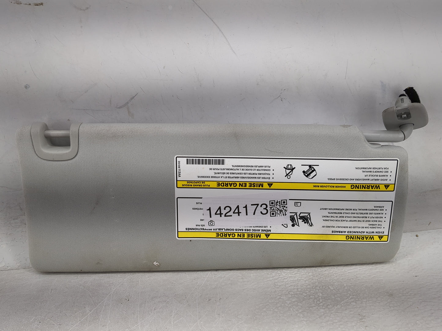 2019-2022 Jeep Cherokee Sun Visor Shade Replacement Driver Left Mirror Fits Fits 2019 2020 2021 2022 OEM Used Auto Parts - O