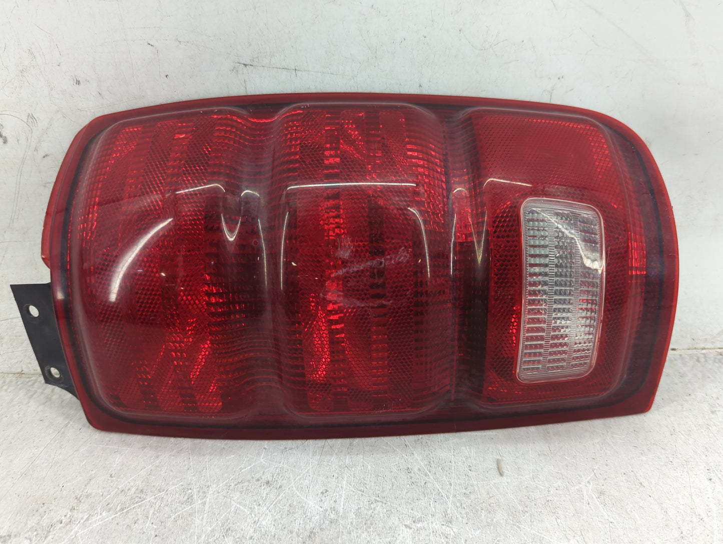 2019-2022 Jeep Cherokee Tail Light Assembly Passenger Right OEM P/N:44ZH-1093 Fits Fits 2019 2020 2021 2022 OEM Used Auto Pa