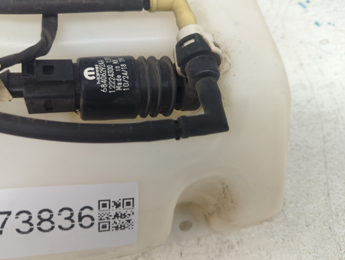 2019-2022 Jeep Cherokee Windshield Washer Fluid Reservoir Bottle Oem - Oemusedautoparts1.com