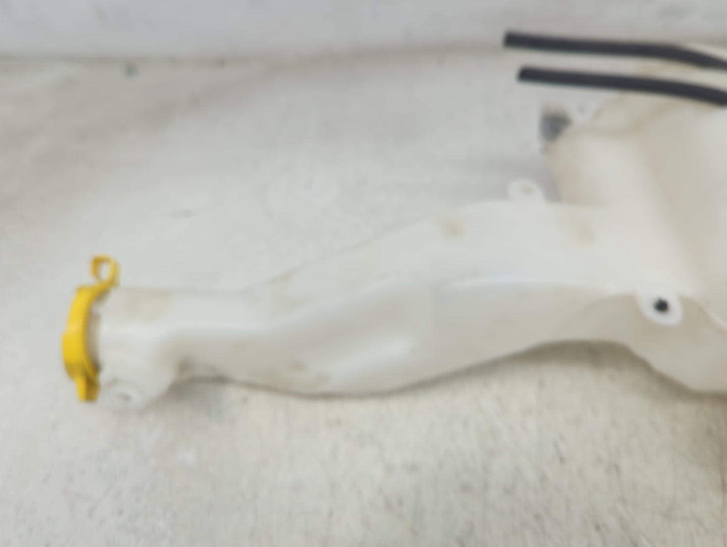2019-2022 Jeep Cherokee Windshield Washer Fluid Reservoir Bottle Oem - Oemusedautoparts1.com