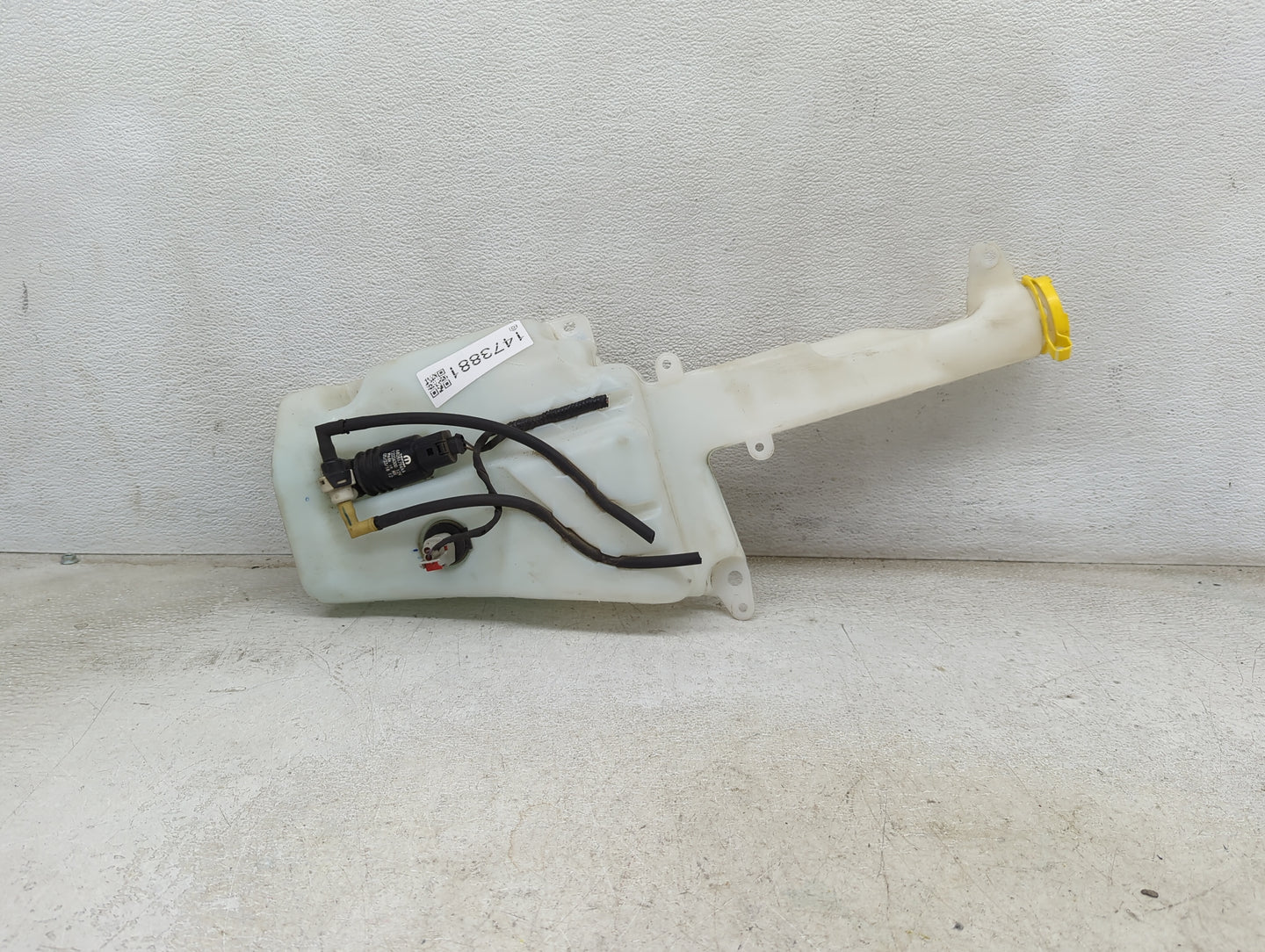 2019-2022 Jeep Cherokee Windshield Washer Fluid Reservoir Bottle Oem 1473881 - Oemusedautoparts1.com