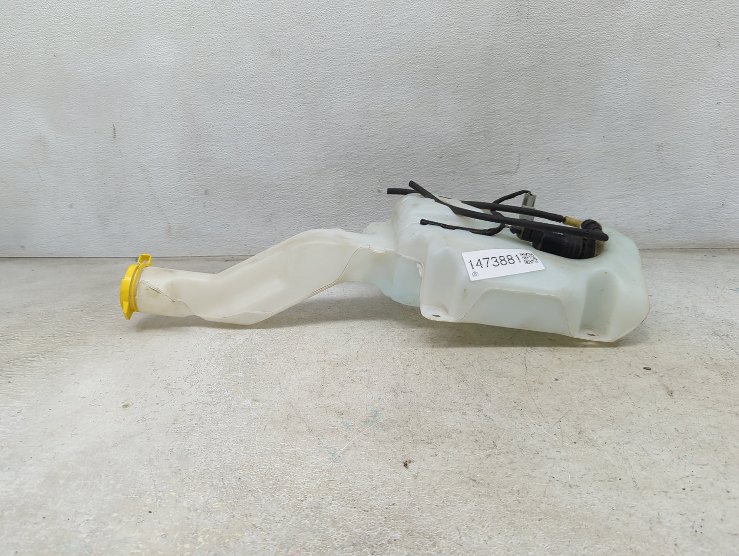 2019-2022 Jeep Cherokee Windshield Washer Fluid Reservoir Bottle Oem 1473881 - Oemusedautoparts1.com