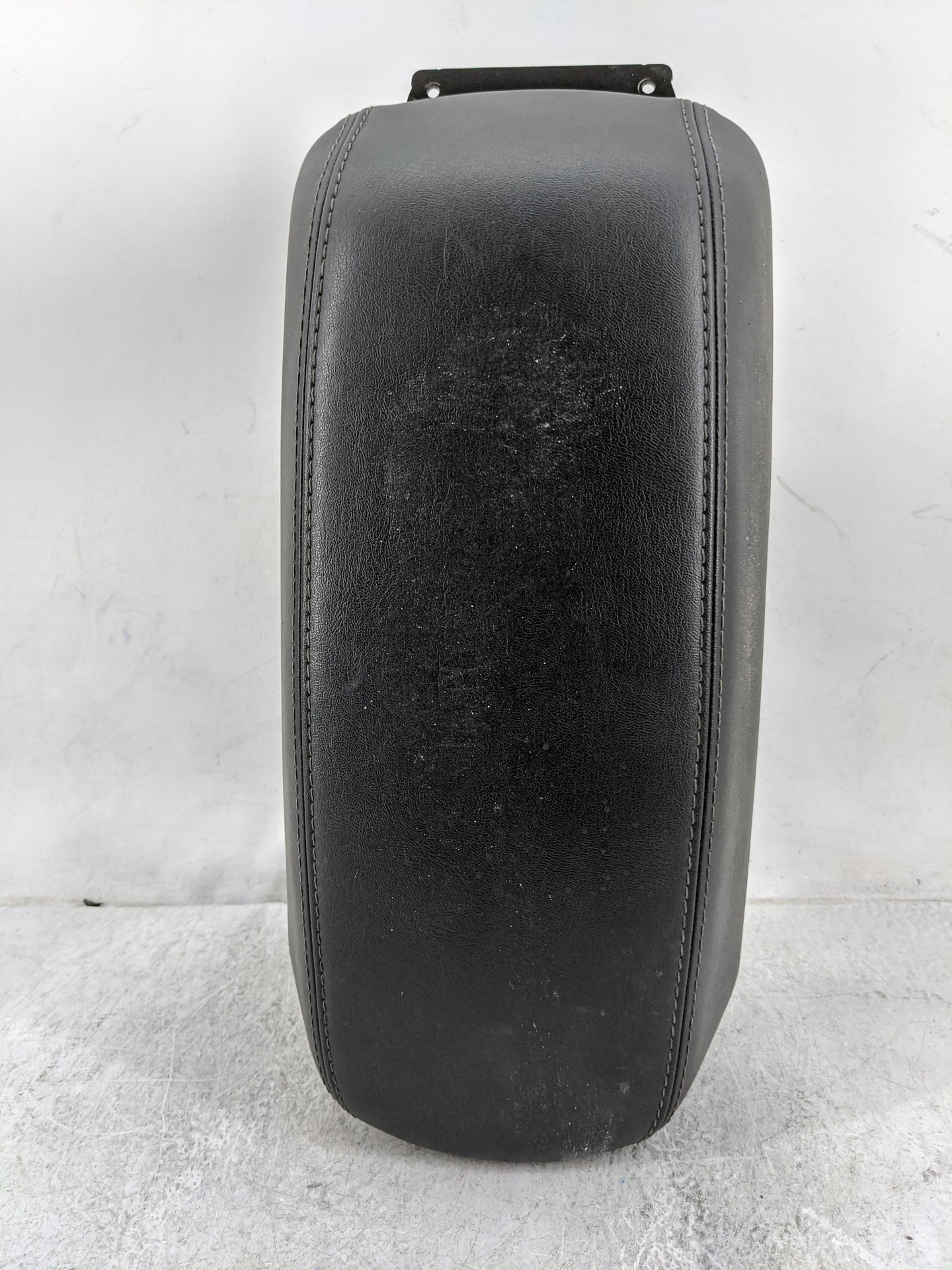 2019 Jeep Cherokee Center Console Armrest Cover Lid P/N:2S6S61-DX9LAA 68477593948190X9LAA0 Fits OEM Used Auto Parts - Oemuse