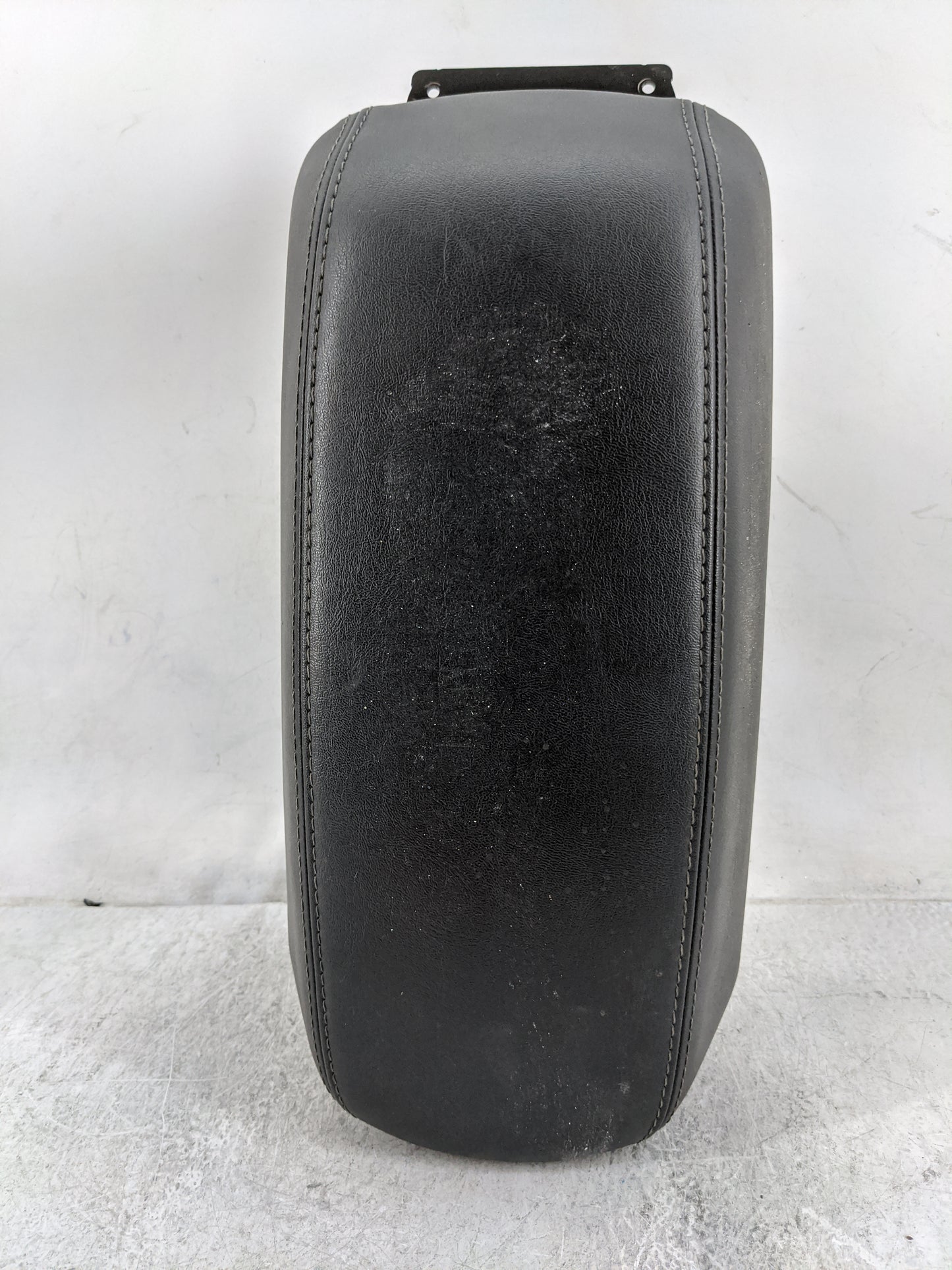 2019 Jeep Cherokee Center Console Armrest Cover Lid P/N:2S6S61-DX9LAA 68477593948190X9LAA0 Fits OEM Used Auto Parts - Oemuse