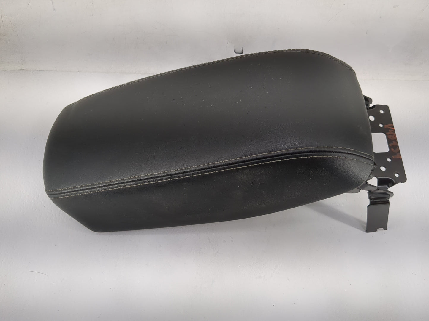 2019 Jeep Cherokee Center Console Armrest Cover Lid Fits OEM Used Auto Parts - Oemusedautoparts1.com