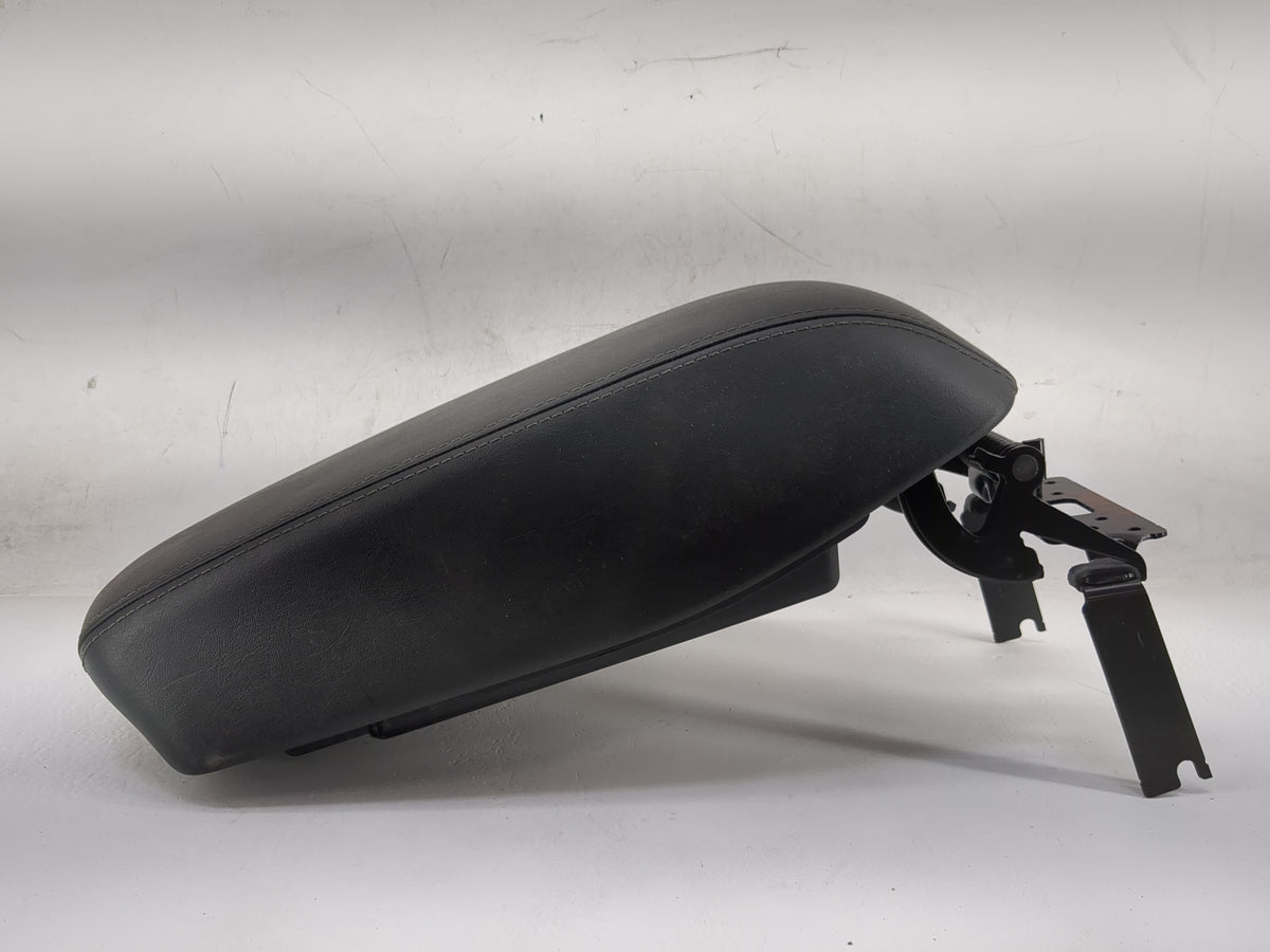 2019 Jeep Cherokee Center Console Armrest Cover Lid Fits OEM Used Auto Parts - Oemusedautoparts1.com