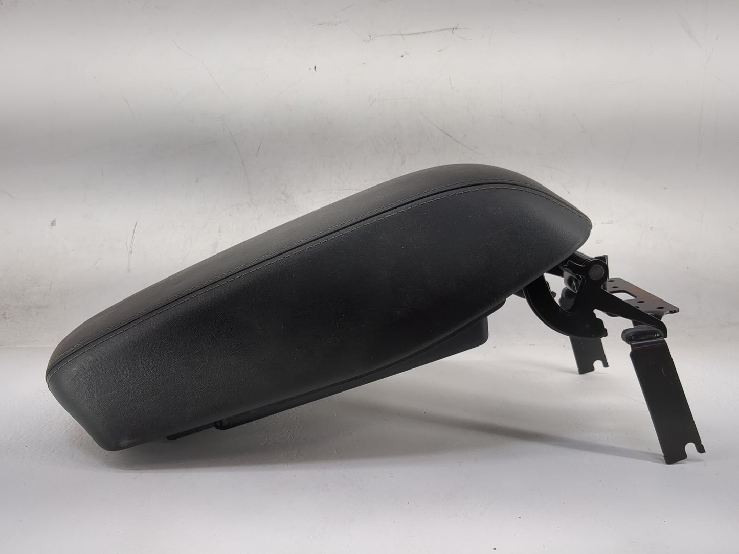 2019 Jeep Cherokee Center Console Armrest Cover Lid Fits OEM Used Auto Parts - Oemusedautoparts1.com