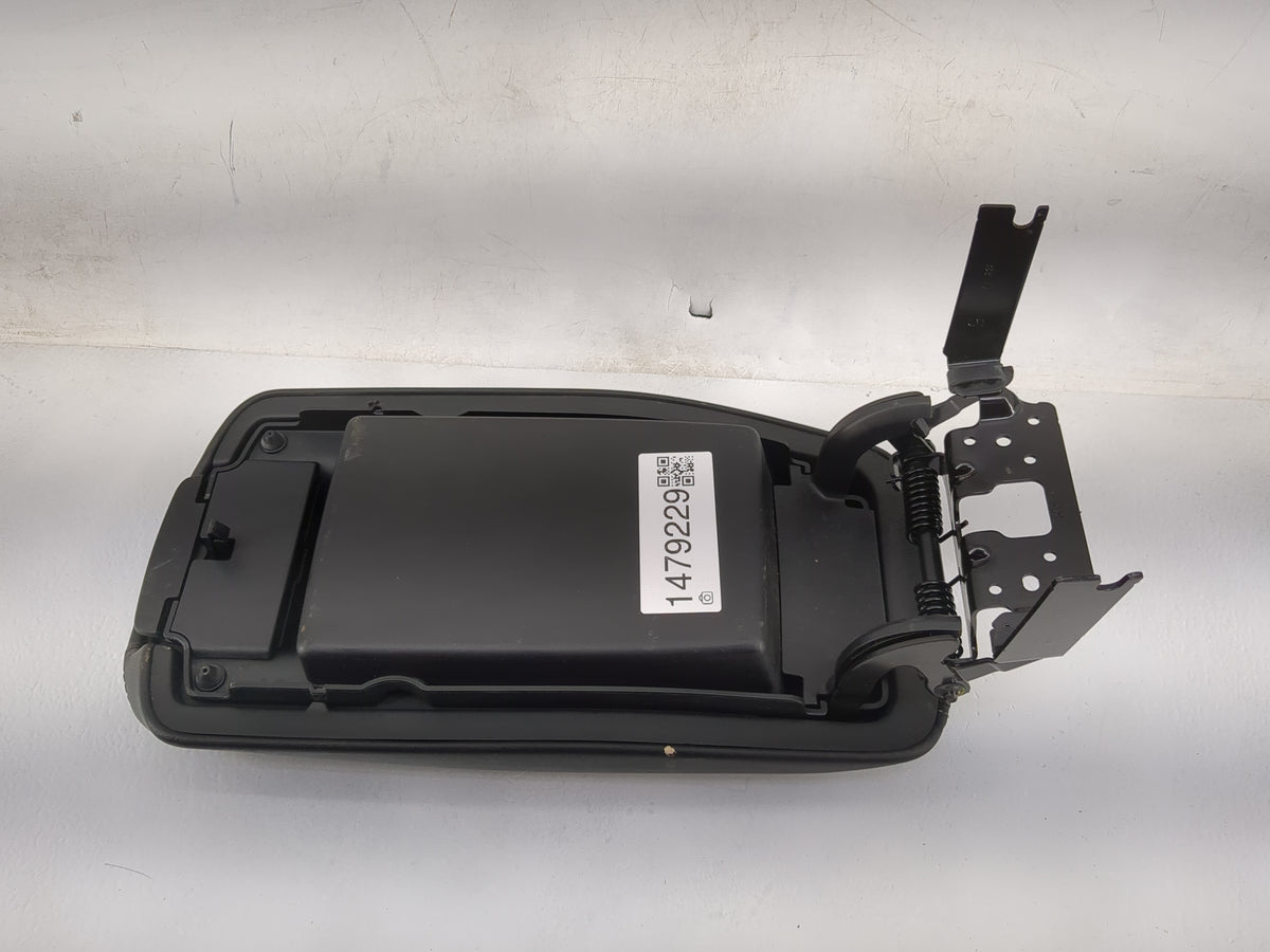 2019 Jeep Cherokee Center Console Armrest Cover Lid Fits OEM Used Auto Parts - Oemusedautoparts1.com