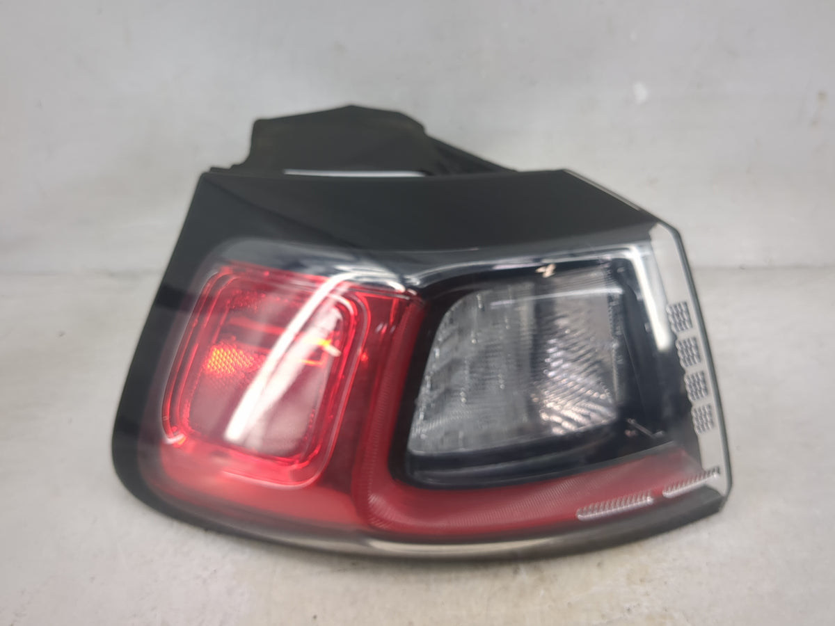 2019-2022 Jeep Cherokee Tail Light Assembly Driver Left OEM P/N:68275961AE 68275959AD Fits Fits 2019 2020 2021 2022 OEM Used