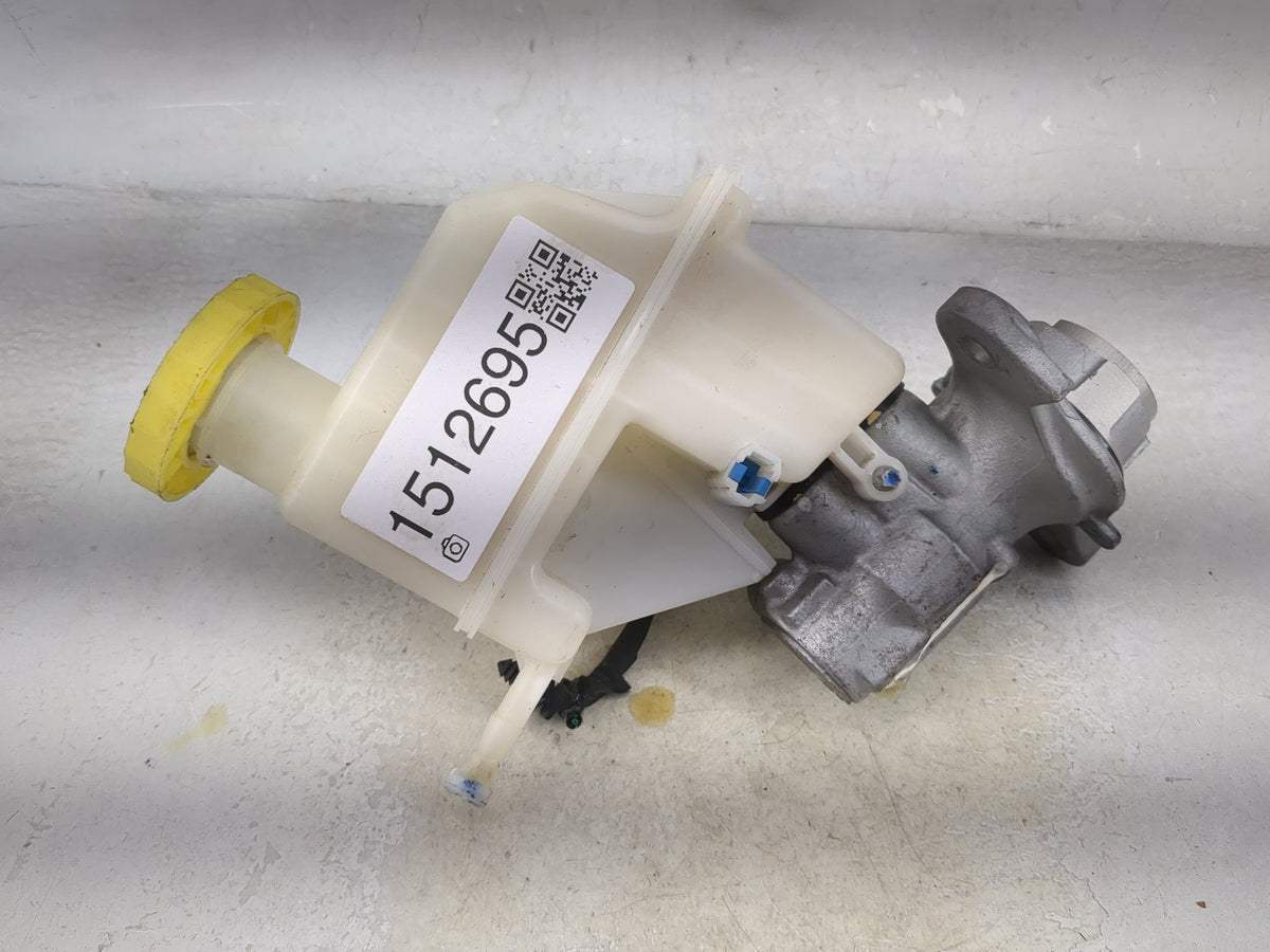 2014-2018 Jeep Cherokee Brake Master Cylinder 1512695 - Oemusedautoparts1.com